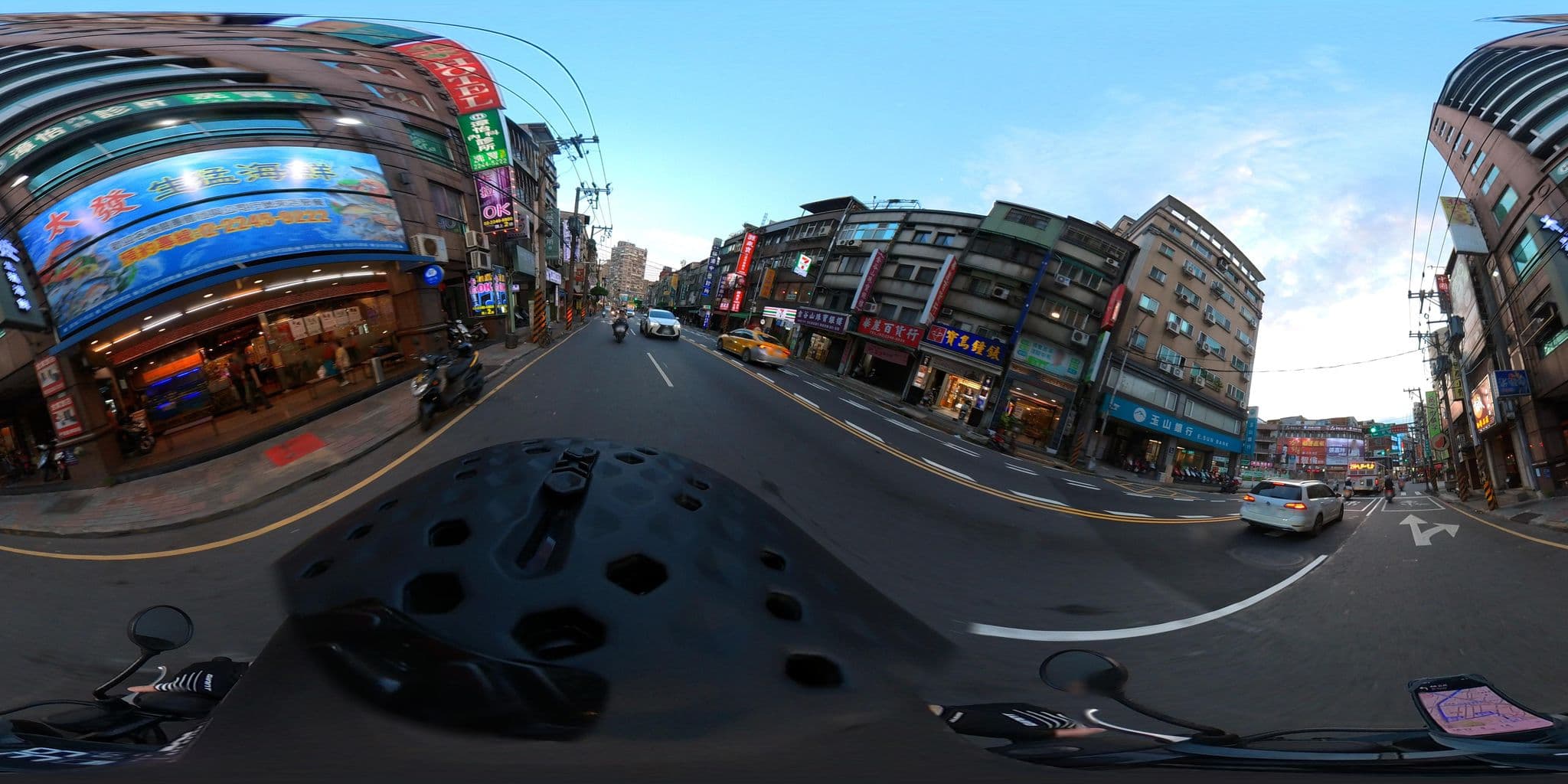 Street view near Family Hotel, Banqiao — © irvinfly (CC BY-SA · Mapillary)