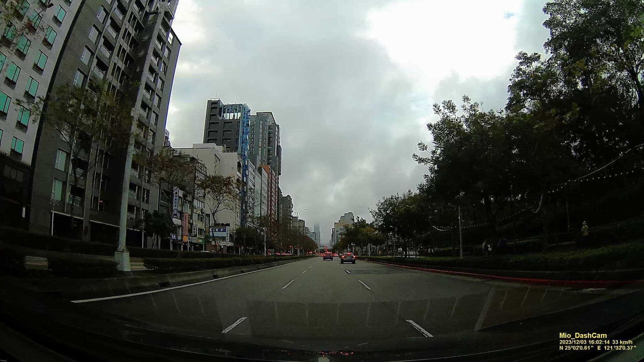 Street view near 麗都飯店有限公司, Taipei — © hcyen (CC BY-SA · Mapillary)