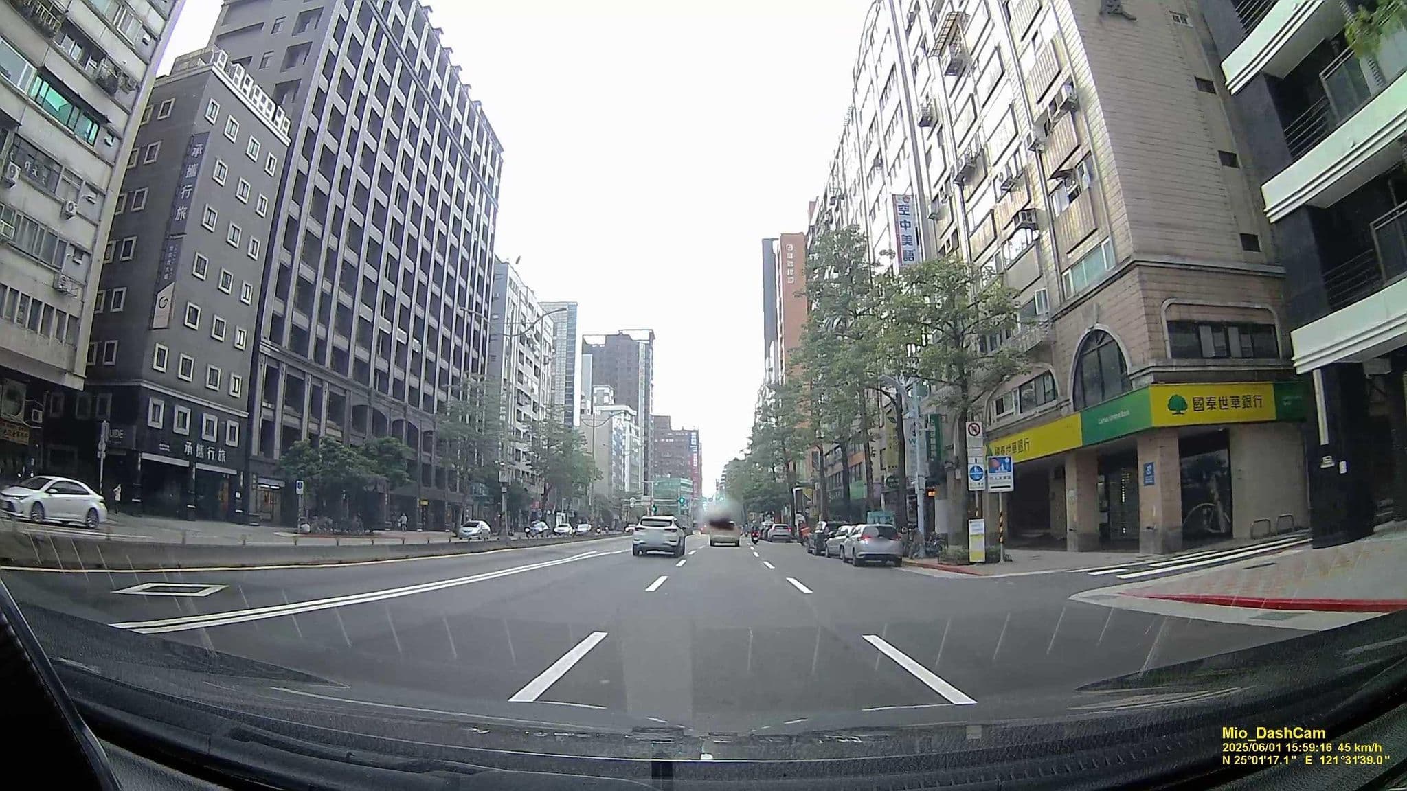 Street view near 儷園飯店 Li Yuan Hotel, Taipei — © hcyen (CC BY-SA · Mapillary)