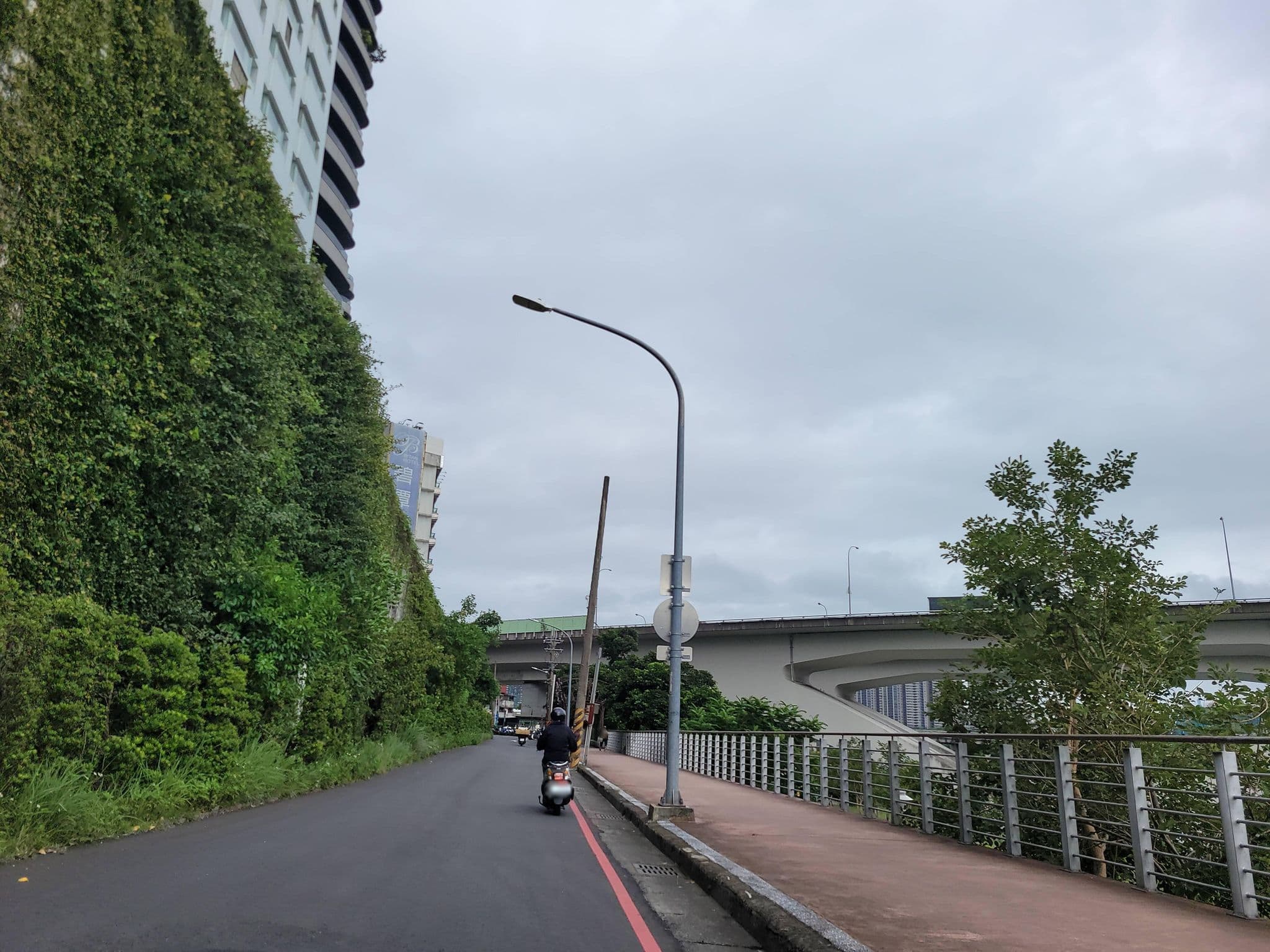 Street view near 美麗春天大飯店 Beautiful Hotel, Banqiao — © sport10man (CC BY-SA · Mapillary)