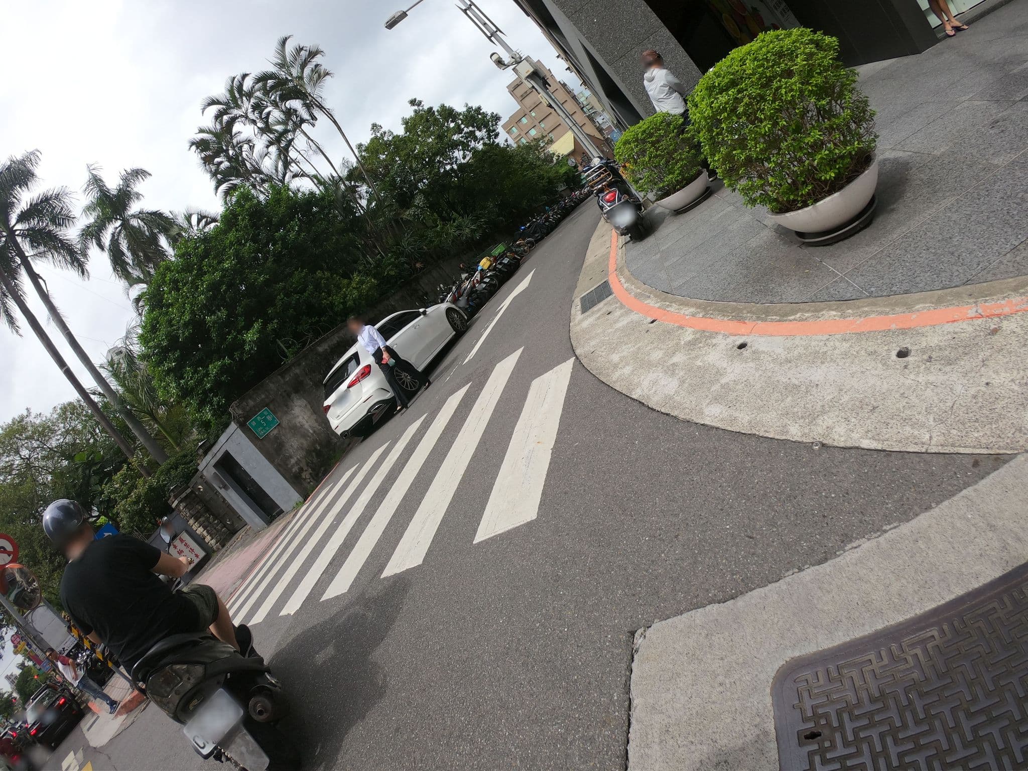 Street view near 百利大飯店 Bailee Hotel, Taipei — © heretpe2019 (CC BY-SA · Mapillary)