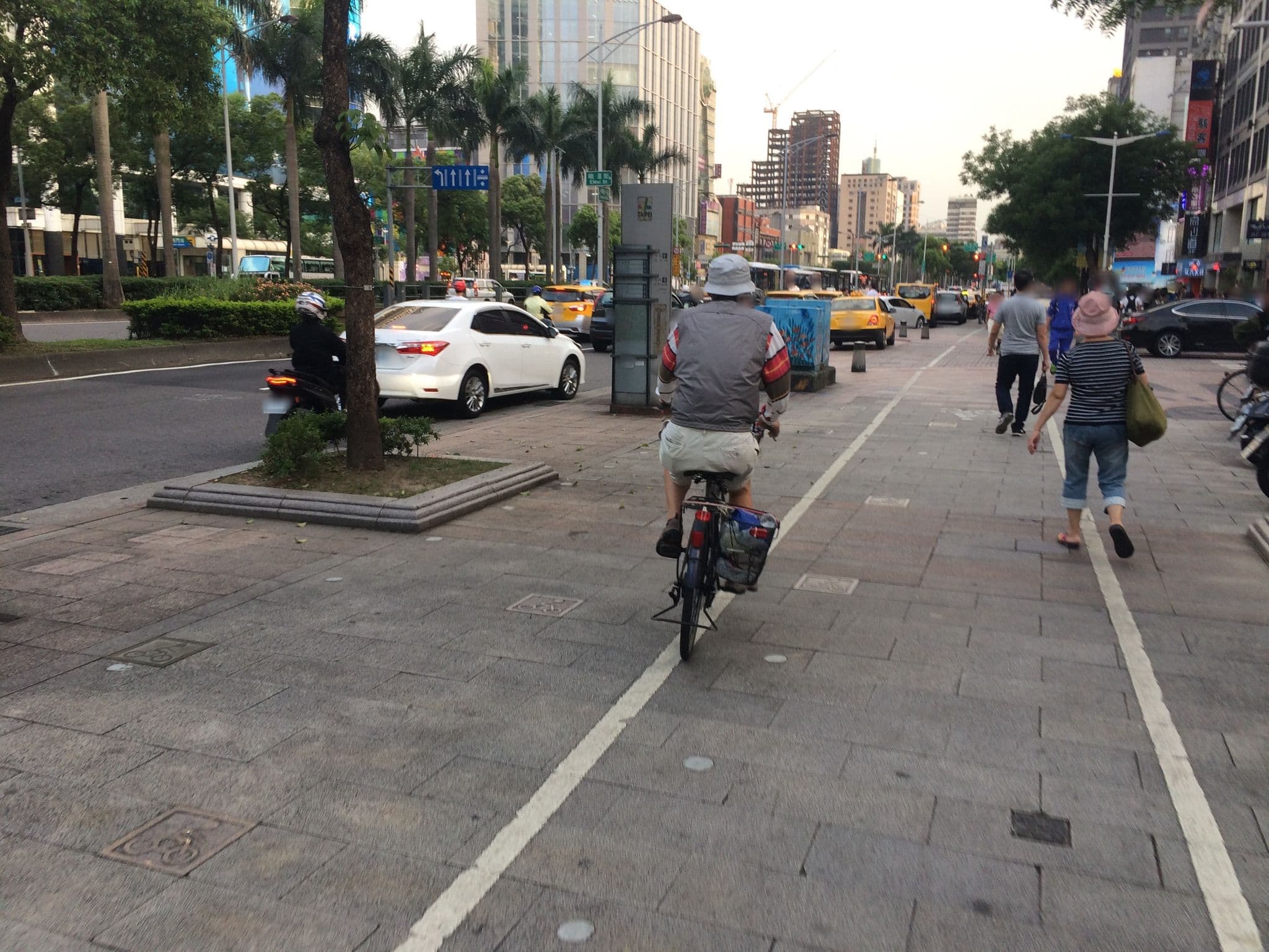 Street view near Freebird Residential Serviced Suites, Taipei — © shangkuanlc (CC BY-SA · Mapillary)