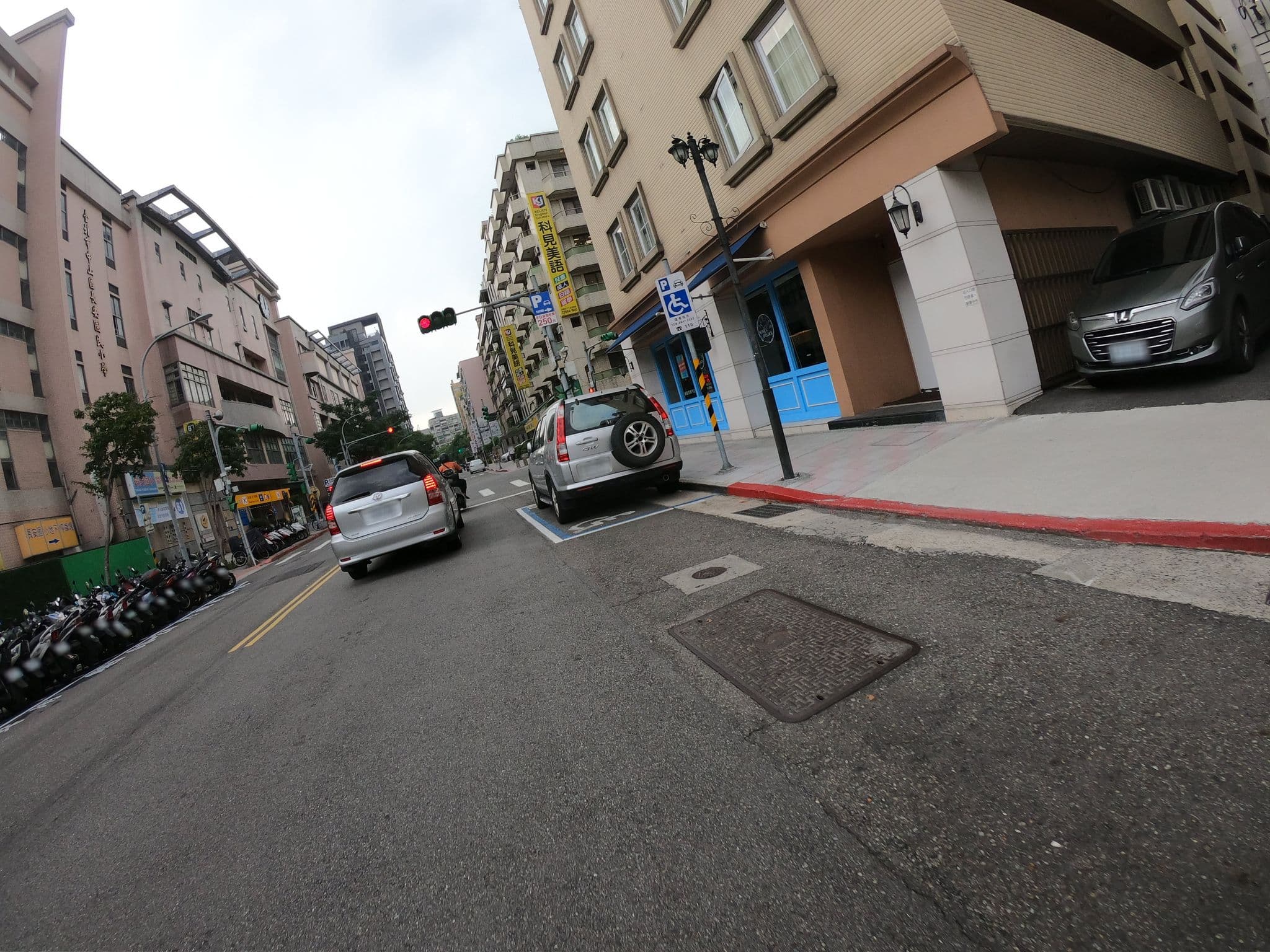 Street view near 世聯商務飯店, Taipei — © heretpe2019 (CC BY-SA · Mapillary)