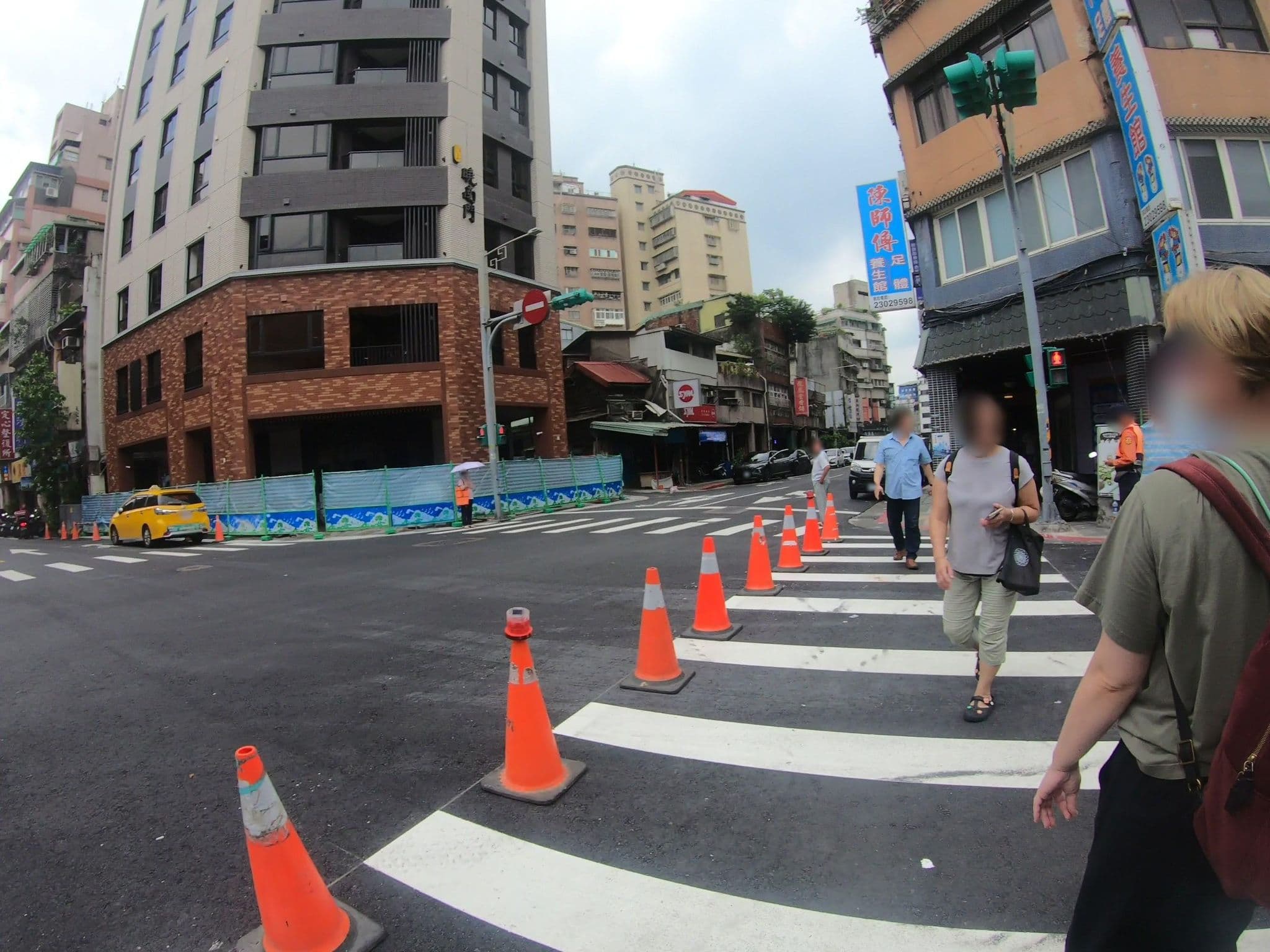 Street view near 國都大旅社, Taipei — © algirdasc (CC BY-SA · Mapillary)