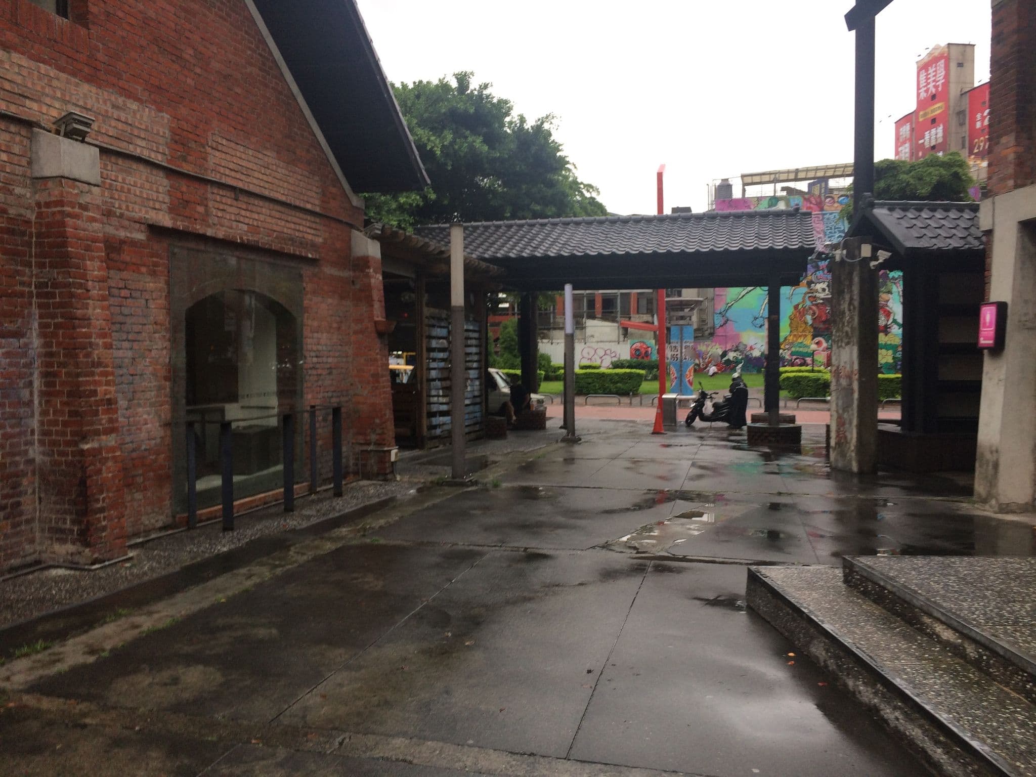 Street view near Flower Inn Hotel, Taipei — © shangkuanlc (CC BY-SA · Mapillary)