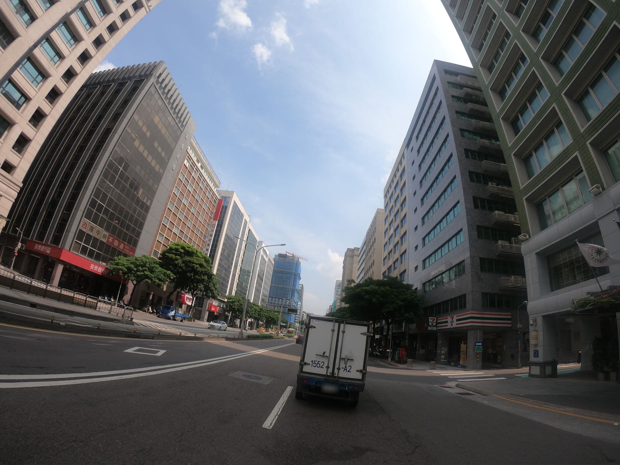 Street view near 長榮桂冠酒店 Evergreen Laurel Hotel, Taipei — © heretpe2019 (CC BY-SA · Mapillary)
