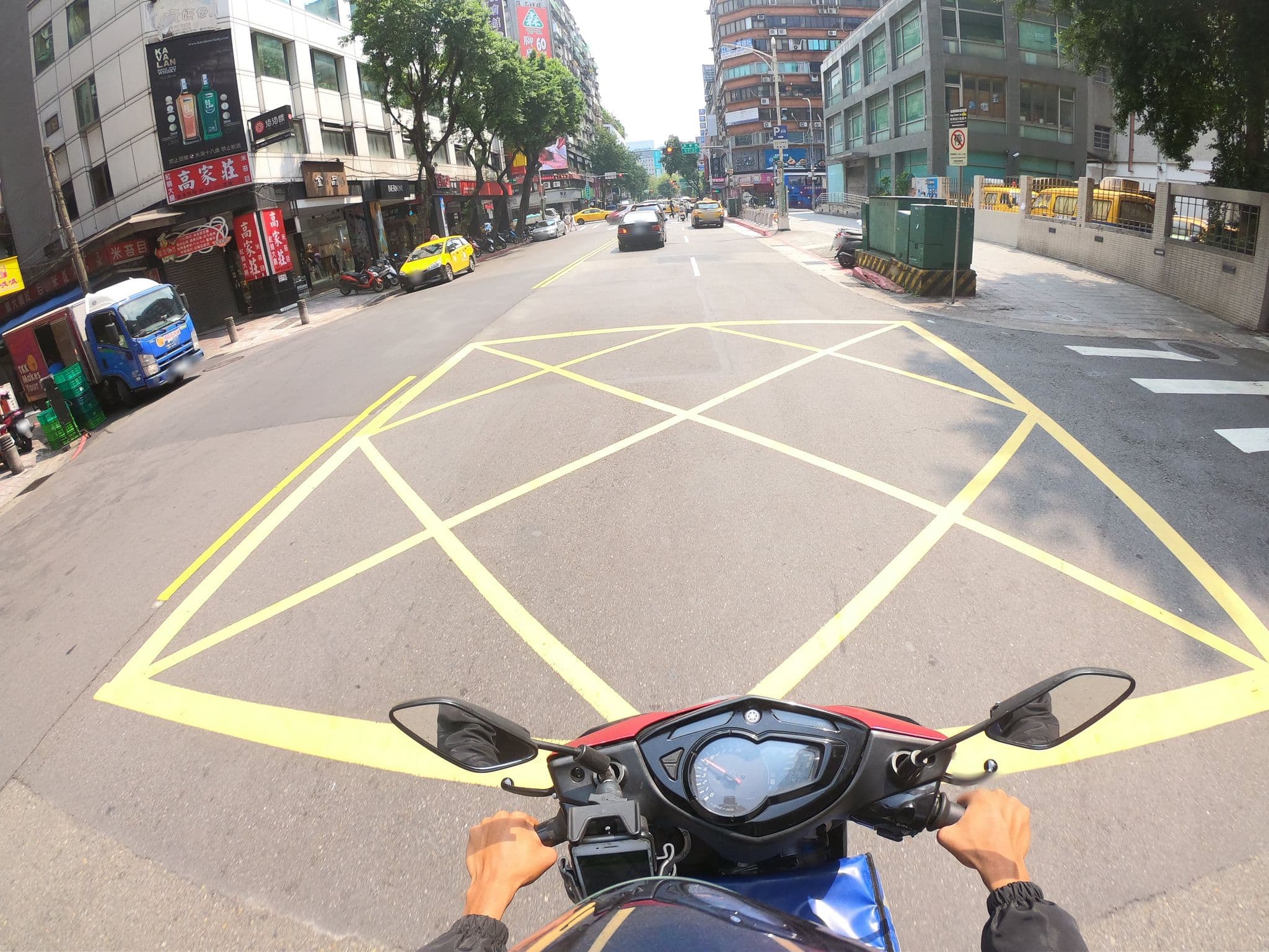 Street view near 驛站旅店 E Hotel, Taipei — © heretpe2019 (CC BY-SA · Mapillary)