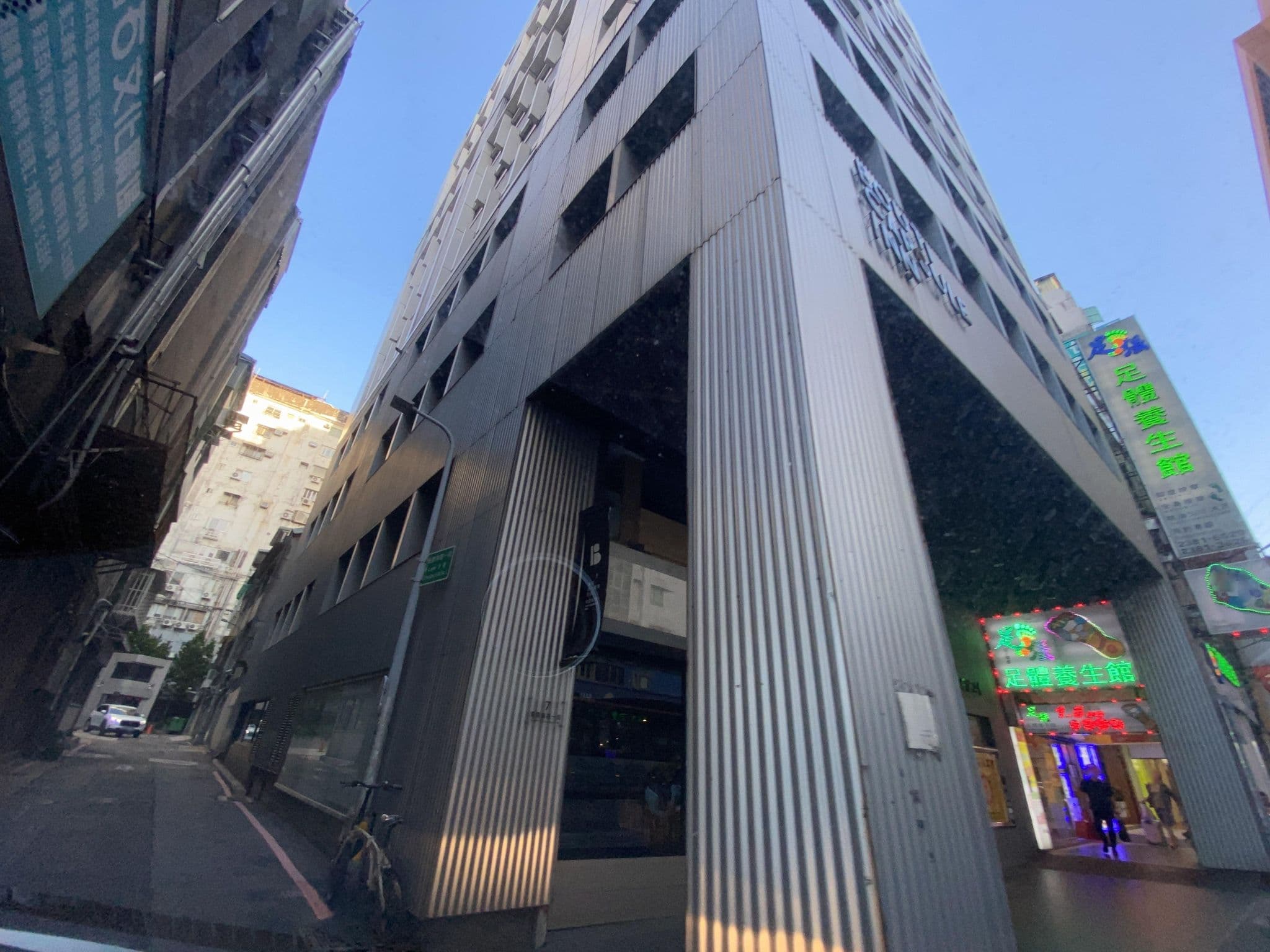 Street view near Bouti City Capsule Inn 璞邸城市膠囊旅店, Taipei — © irvinfly (CC BY-SA · Mapillary)