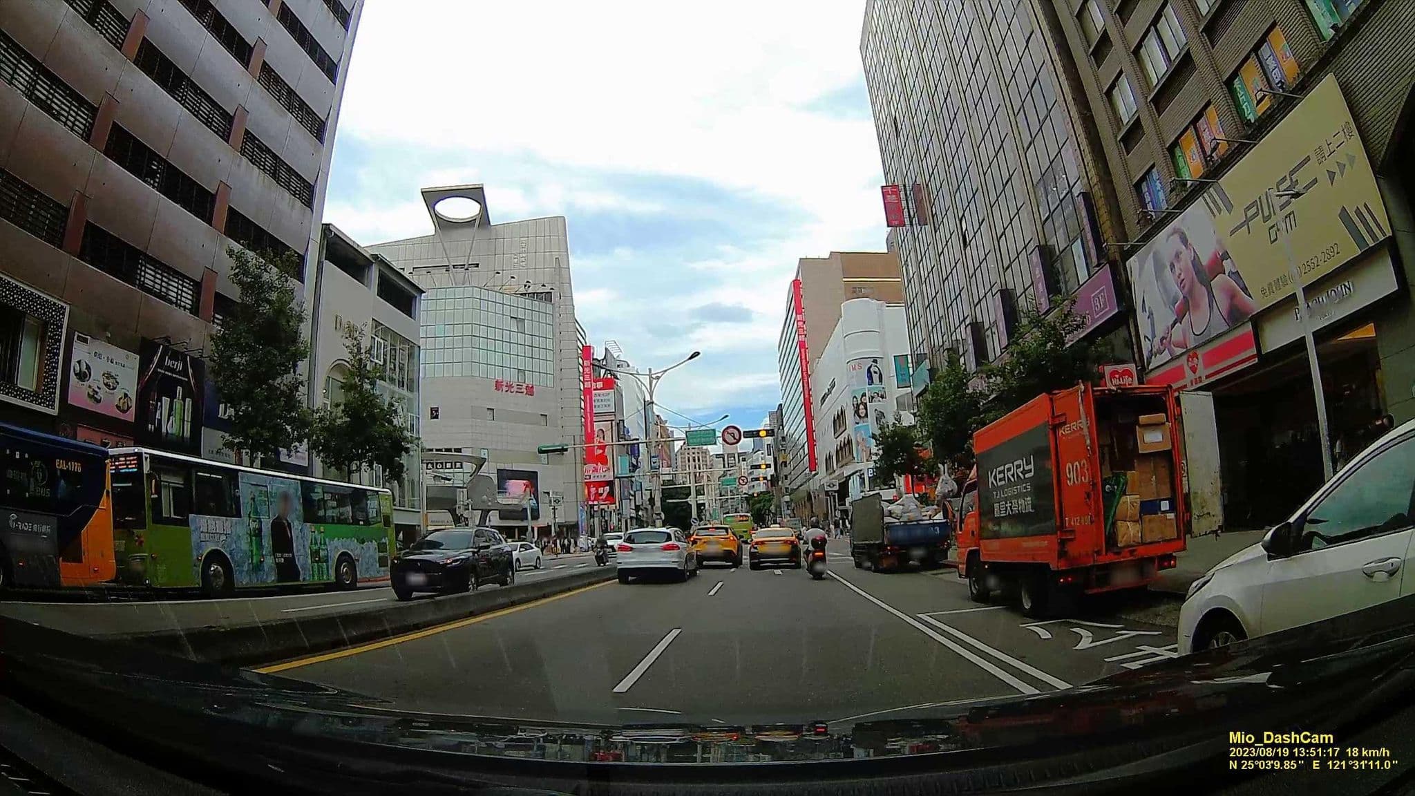 Street view near 千慧賓館, Taipei — © hcyen (CC BY-SA · Mapillary)