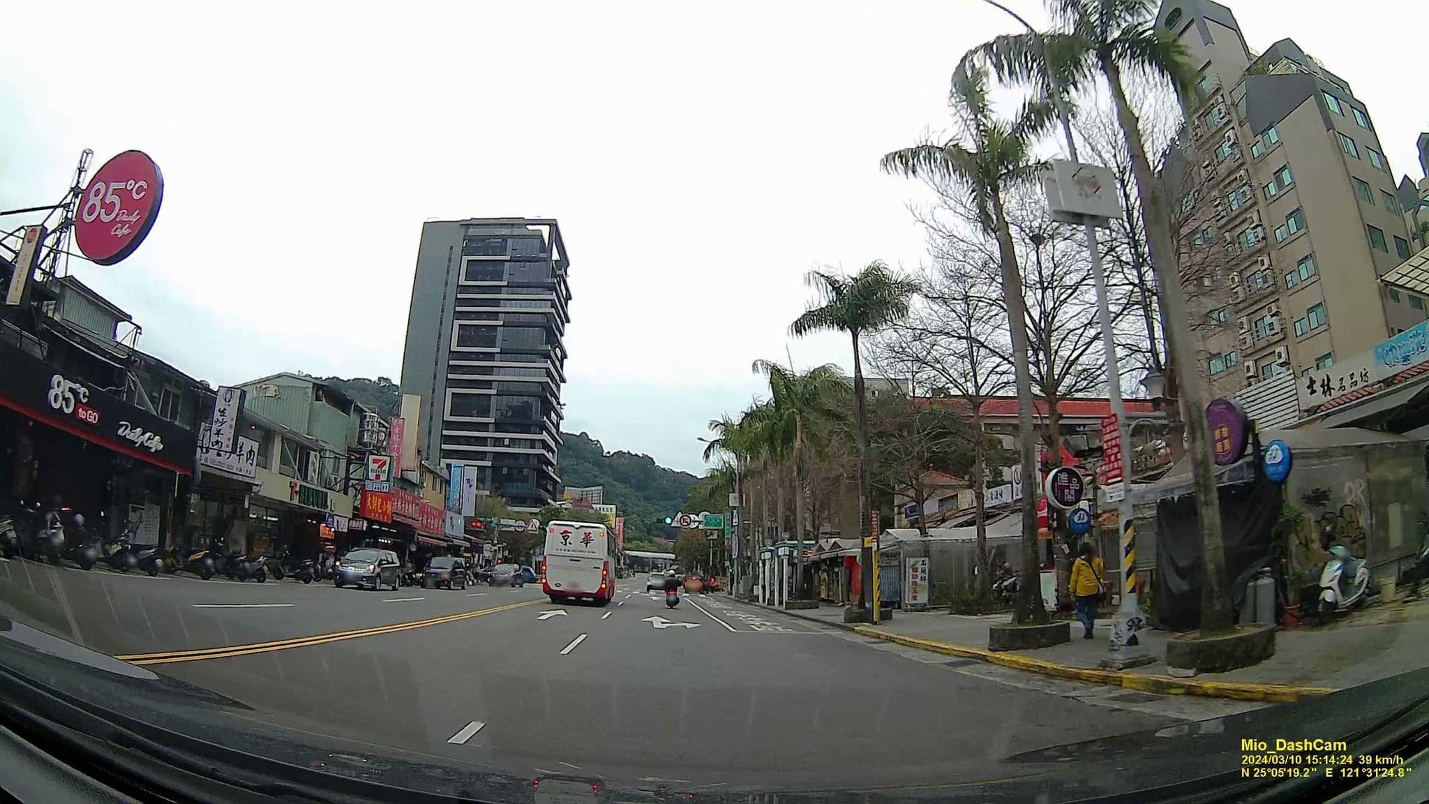 Street view near 小番薯背包之家, Taipei — © hcyen (CC BY-SA · Mapillary)