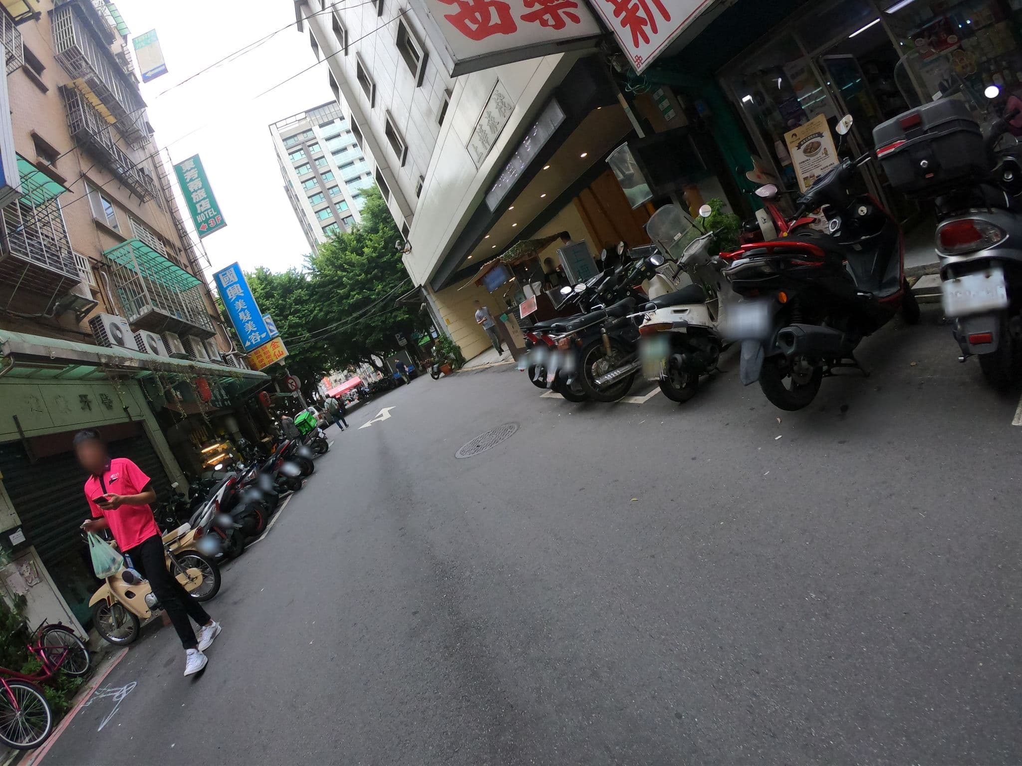 Street view near east fang di hotel, Taipei — © heretpe2019 (CC BY-SA · Mapillary)