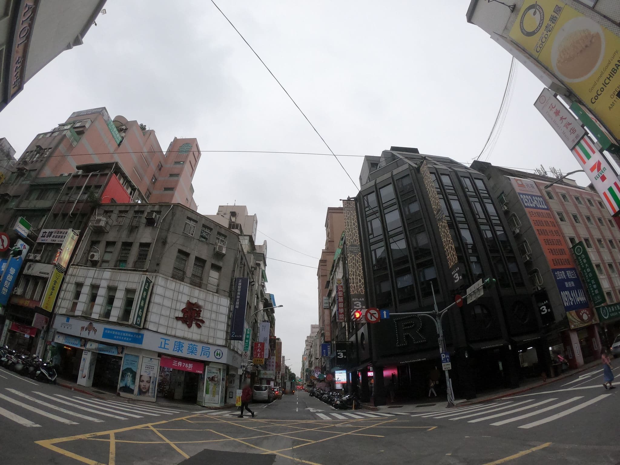 Street view near 華華大飯店, Taipei — © heretpe2019 (CC BY-SA · Mapillary)
