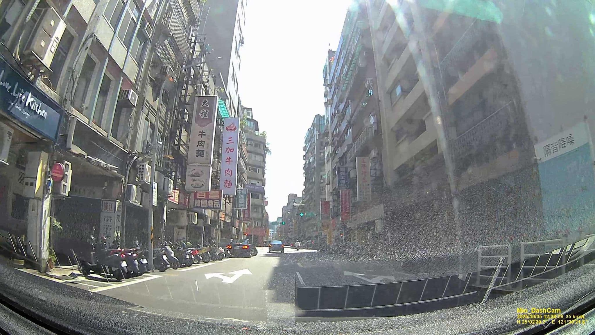 Street view near 大順大飯店 TS Hotel, Taipei — © hcyen (CC BY-SA · Mapillary)