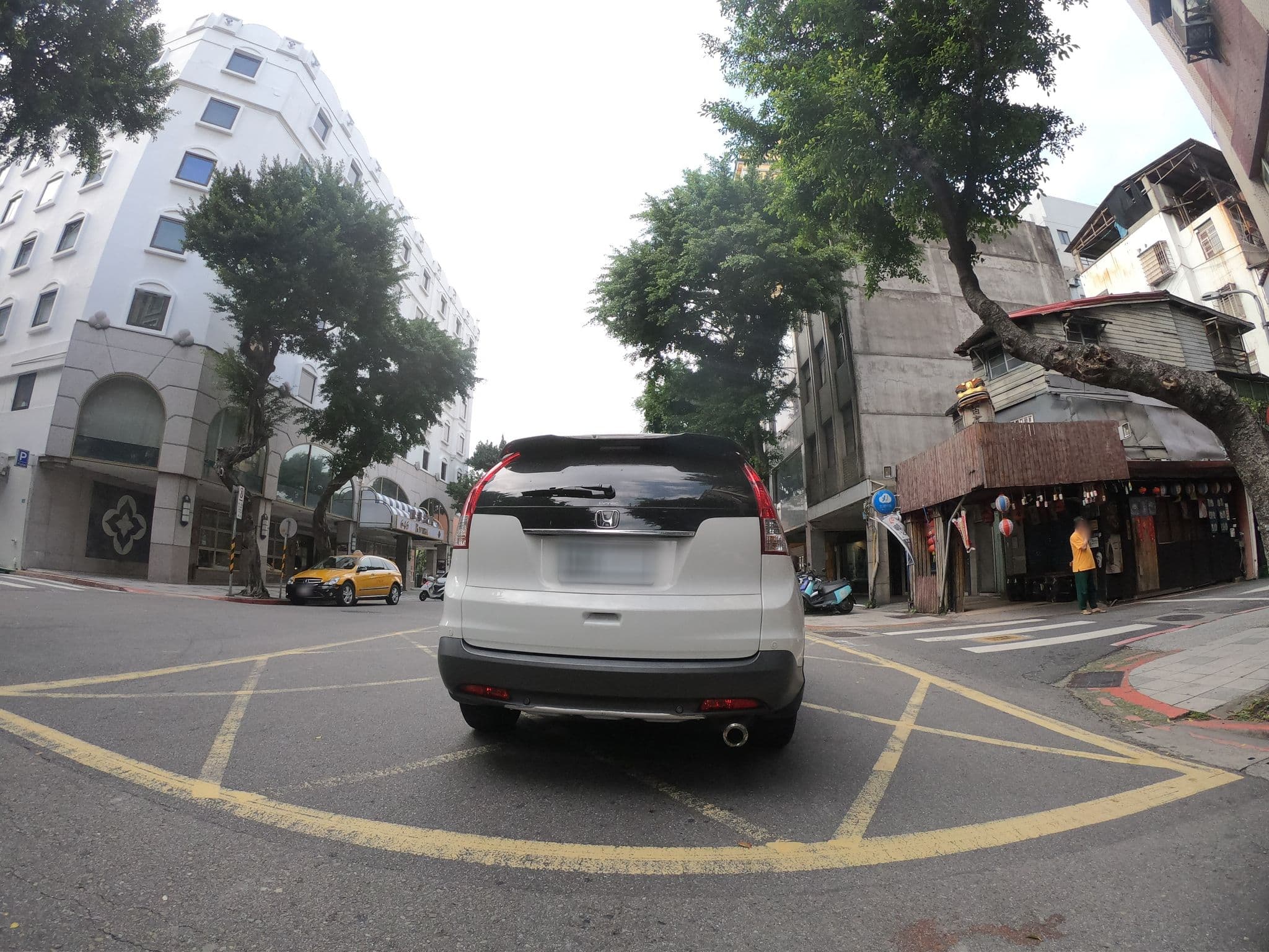 Street view near 歐華酒店 The Riviera Hotel, Taipei — © heretpe2019 (CC BY-SA · Mapillary)