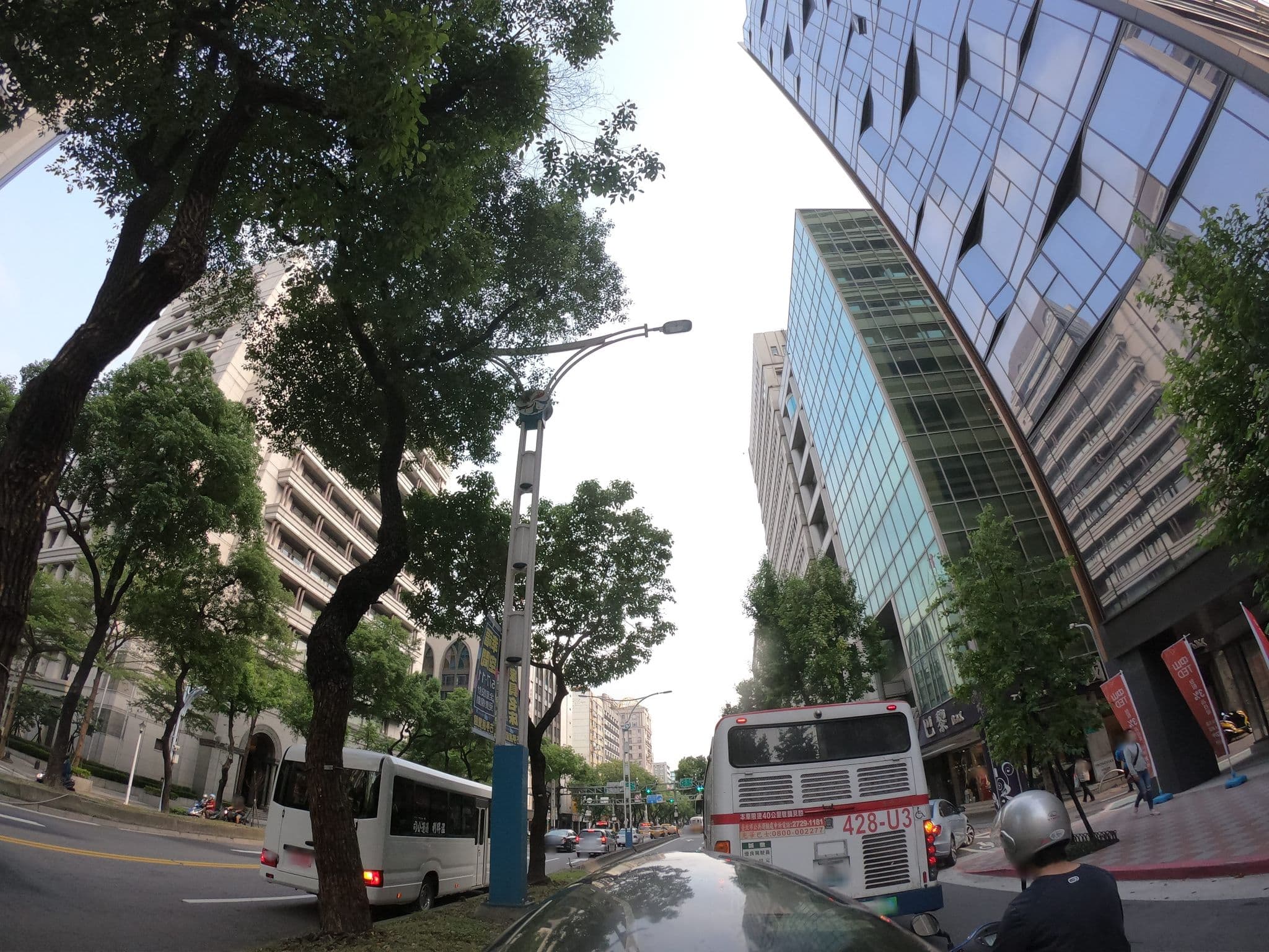 Street view near 富都大飯店, Taipei — © heretpe2019 (CC BY-SA · Mapillary)