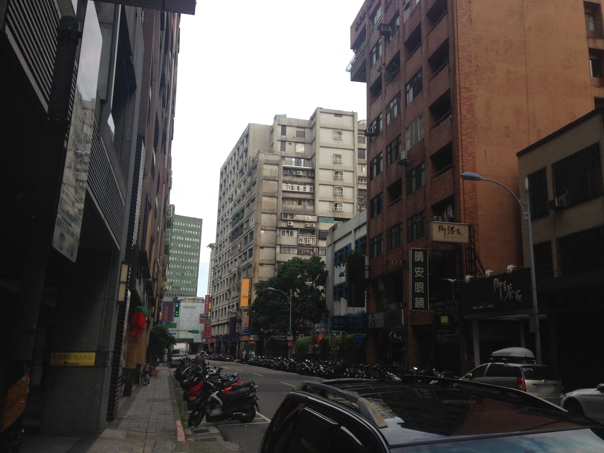Street view near 基泰之星 - KTstar, Taipei — © shangkuanlc (CC BY-SA · Mapillary)
