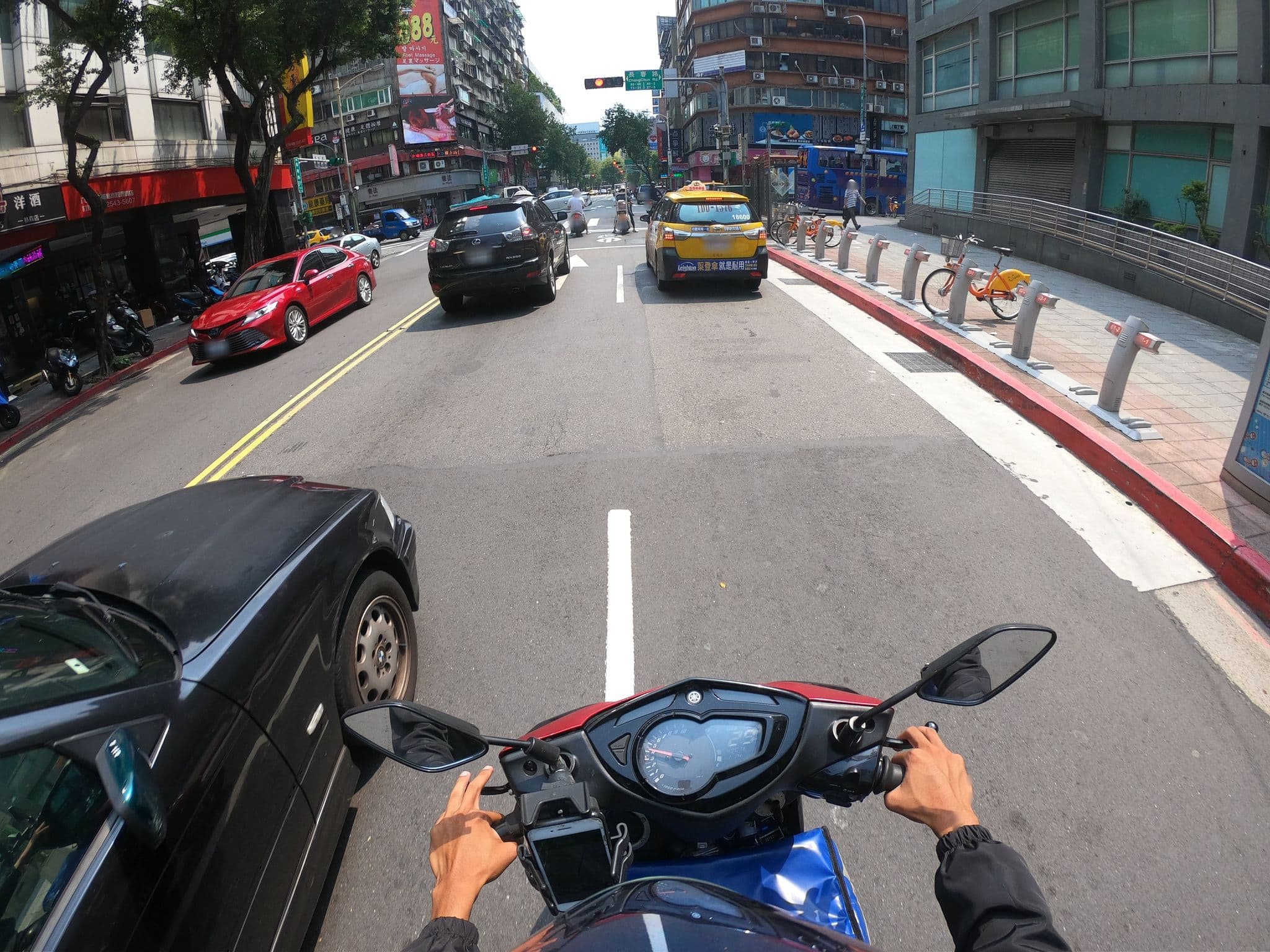 Street view near 銀座飯店 Ginza Hotel, Taipei — © heretpe2019 (CC BY-SA · Mapillary)