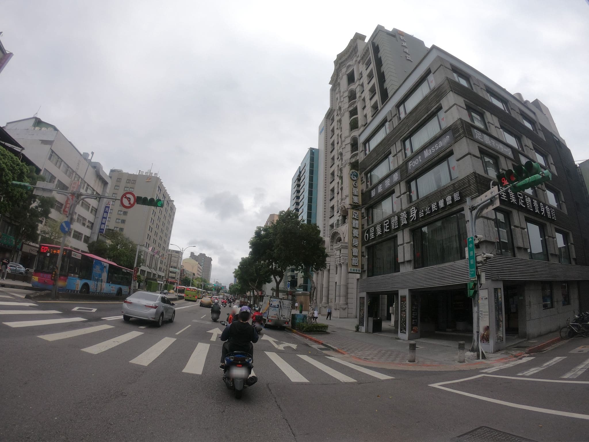 Street view near Taipei Discover Hostel 台北發現青年旅舍, Taipei — © heretpe2019 (CC BY-SA · Mapillary)