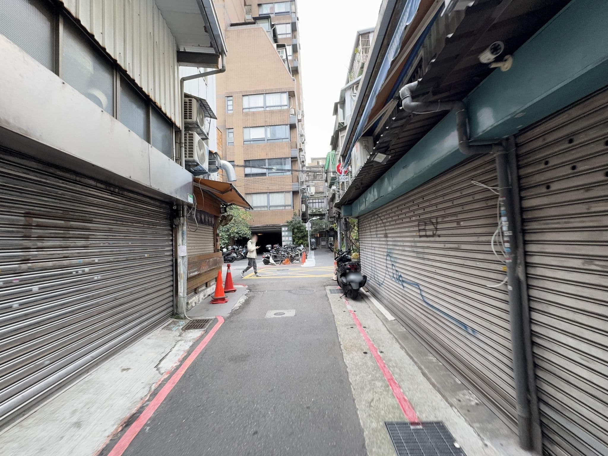 Street view near Yes Inn, Taipei — © filipb (CC BY-SA · Mapillary)