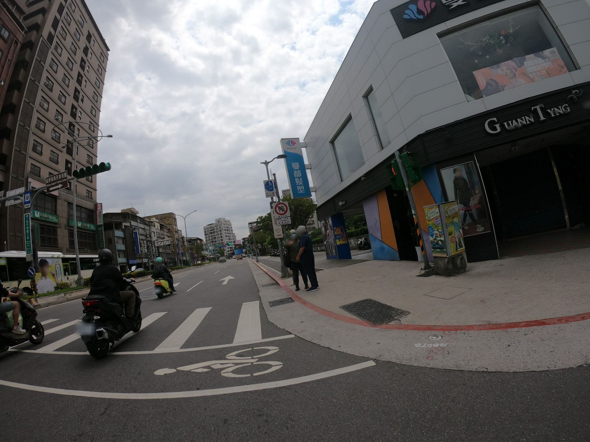 Street view near 蝴蝶蘭大旅社, Taipei — © heretpe2019 (CC BY-SA · Mapillary)