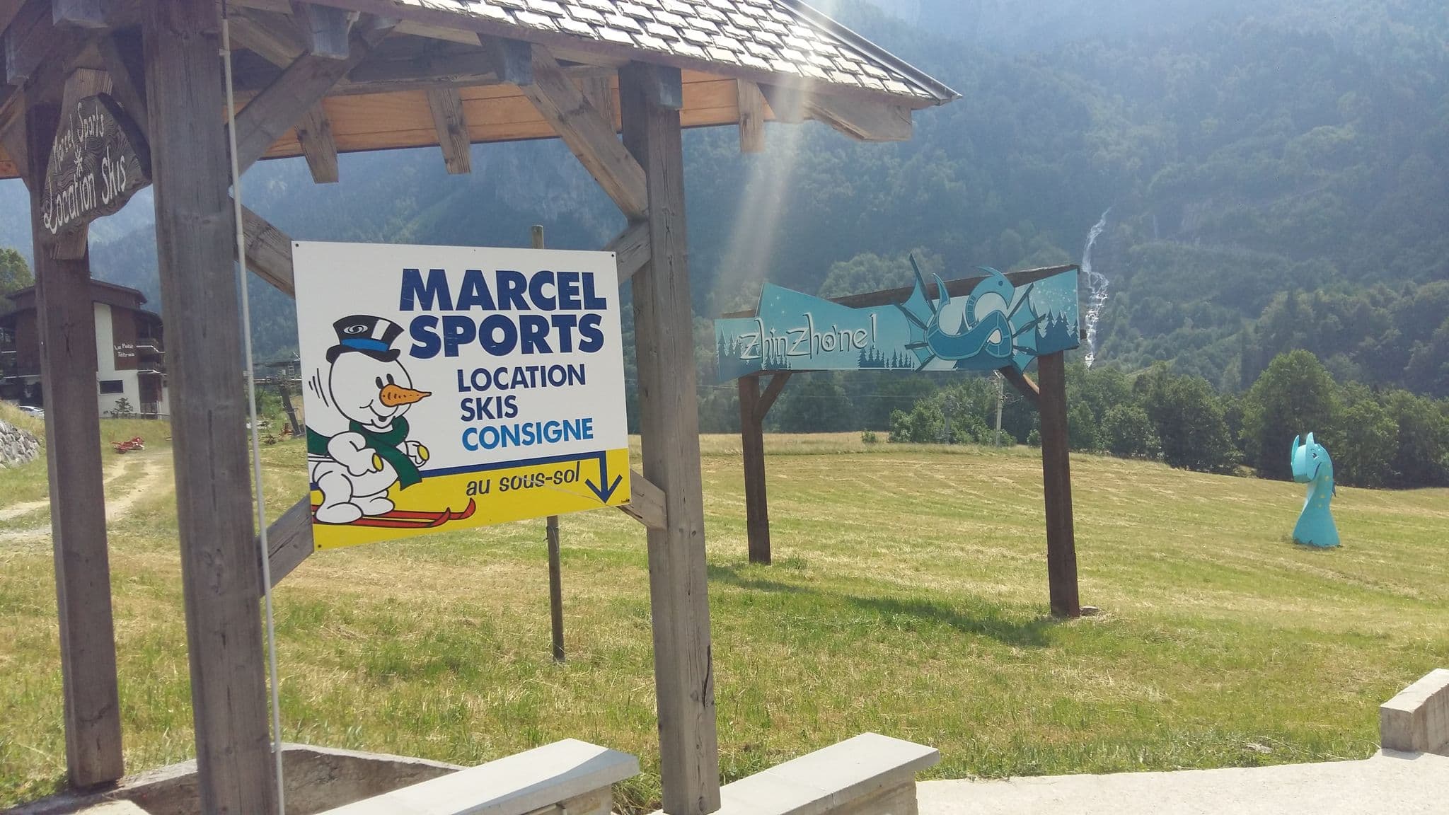 Street view near Le Rouet, Samoëns — © overflorian (CC BY-SA · Mapillary)