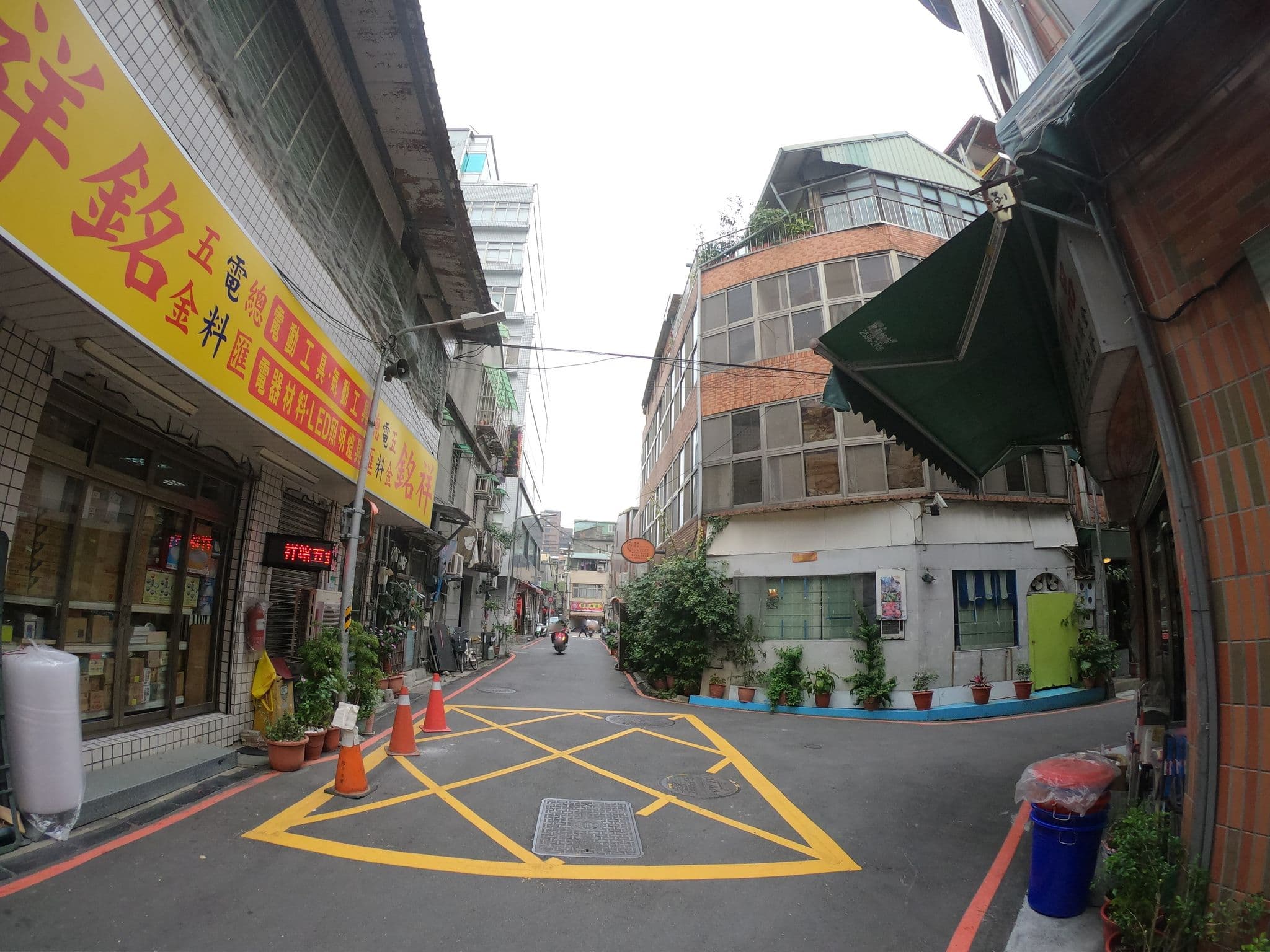Street view near Taipei City Home, Taipei — © heretpe2019 (CC BY-SA · Mapillary)