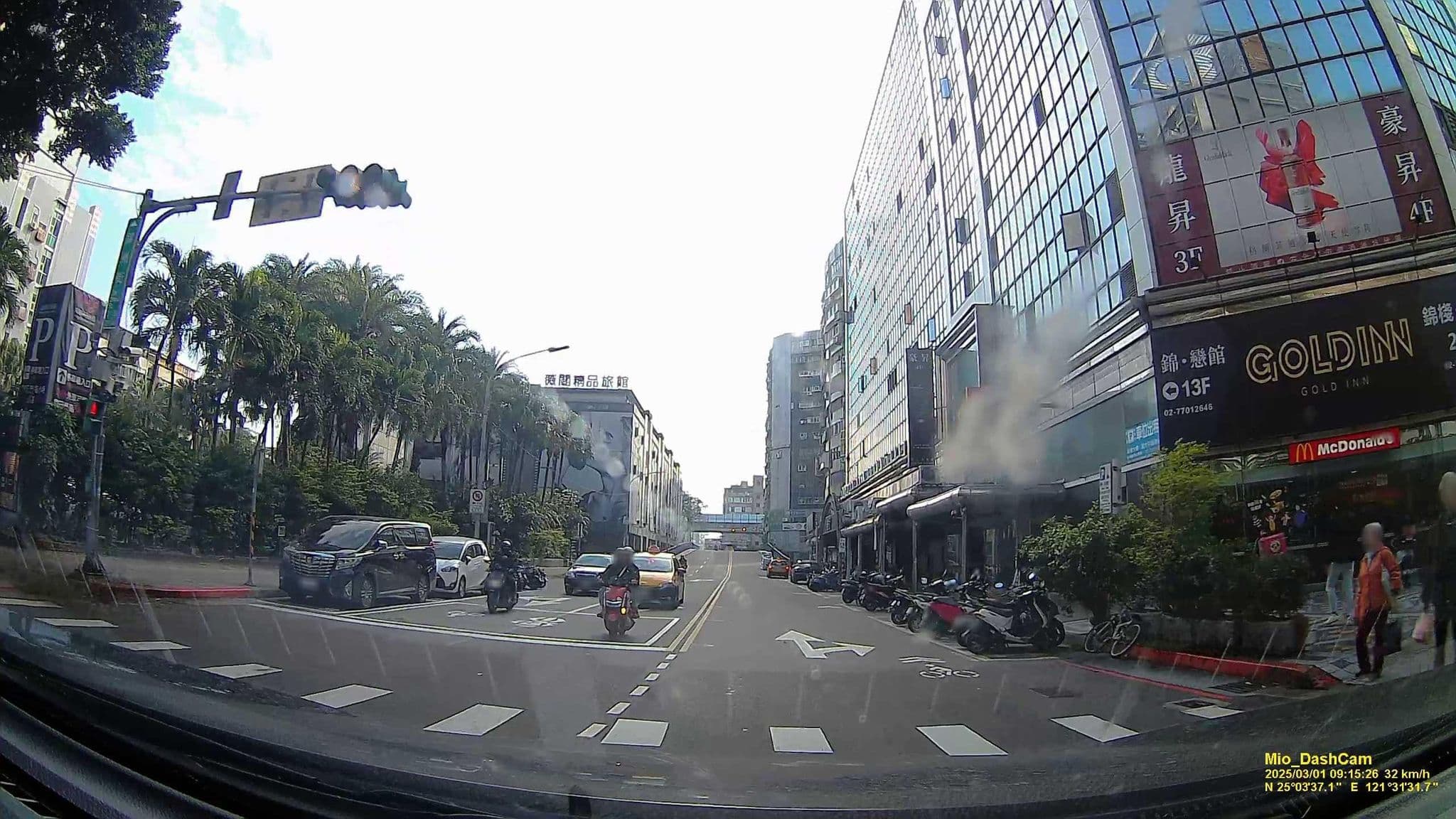 Street view near 錦棧•旅 GOLD INN, Taipei — © hcyen (CC BY-SA · Mapillary)