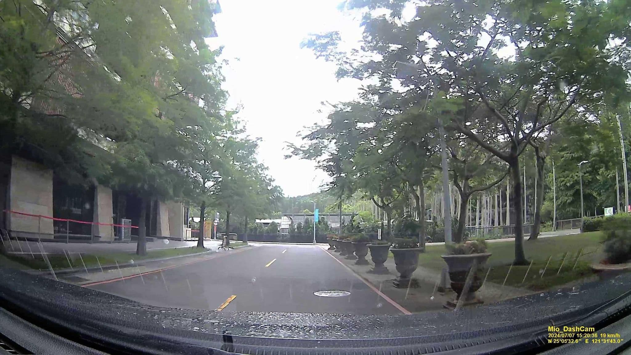 Street view near Renaissance Taipei Shihlin Hotel, Taipei — © hcyen (CC BY-SA · Mapillary)