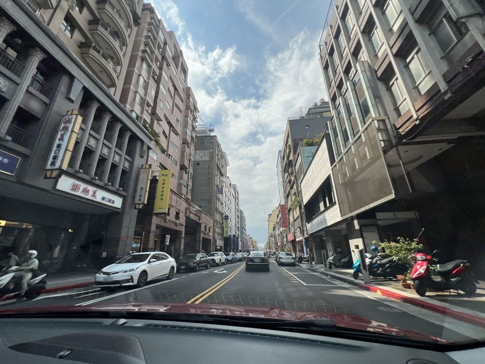 Street view near 青山賓館, Taipei — © irvinfly (CC BY-SA · Mapillary)