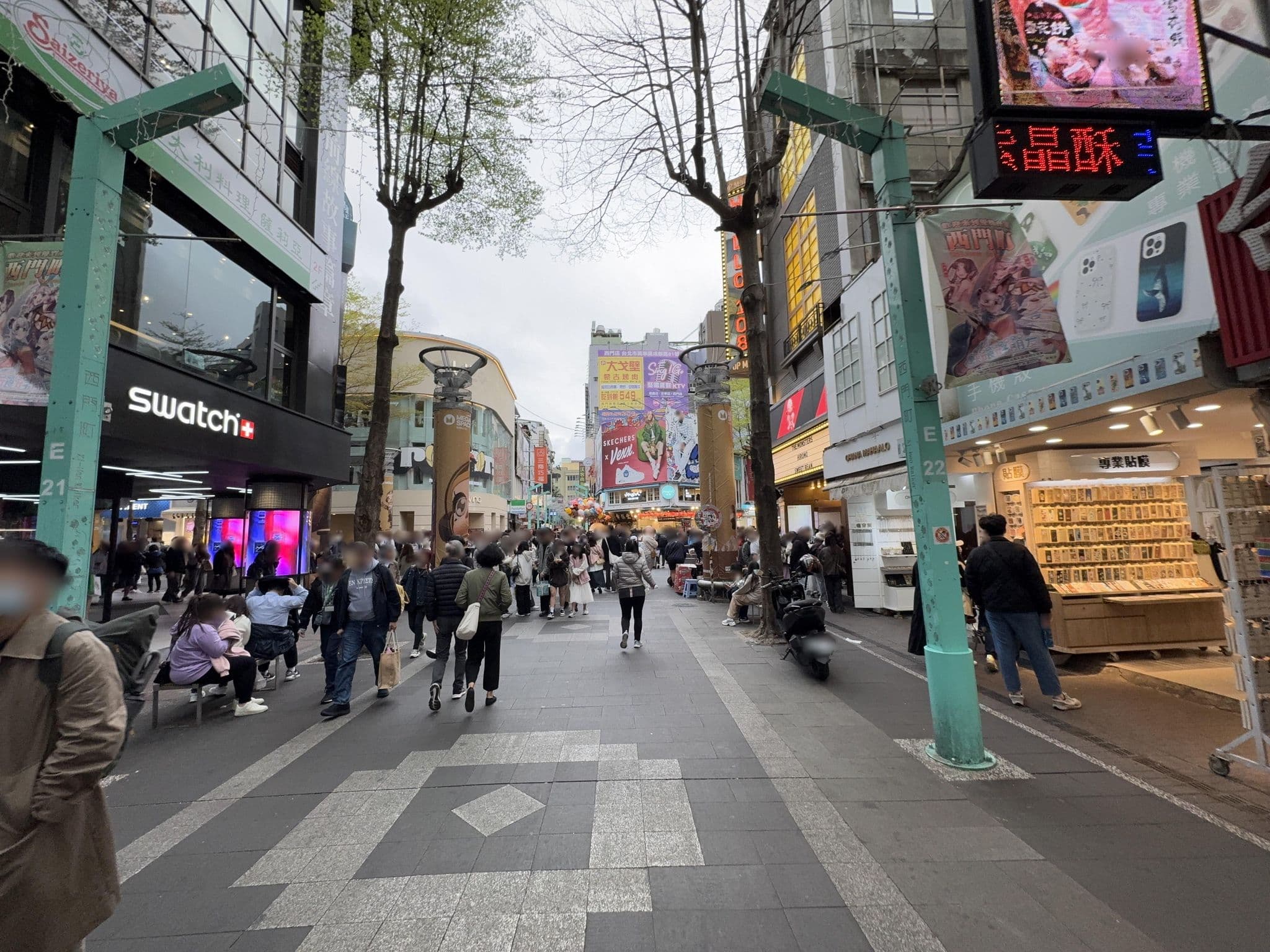 Street view near Skygate Hotel, Taipei — © filipb (CC BY-SA · Mapillary)