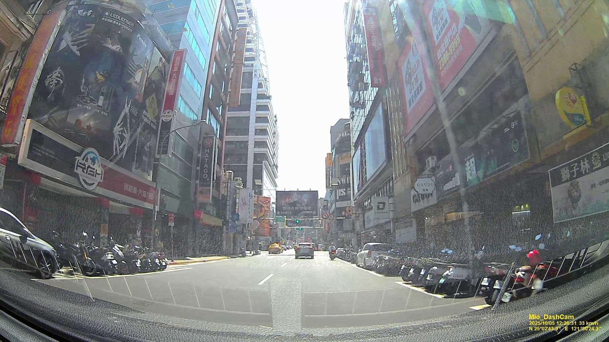 Street view near 萬事達旅店西門店 Wonstar Hotel Ximen, Taipei — © hcyen (CC BY-SA · Mapillary)