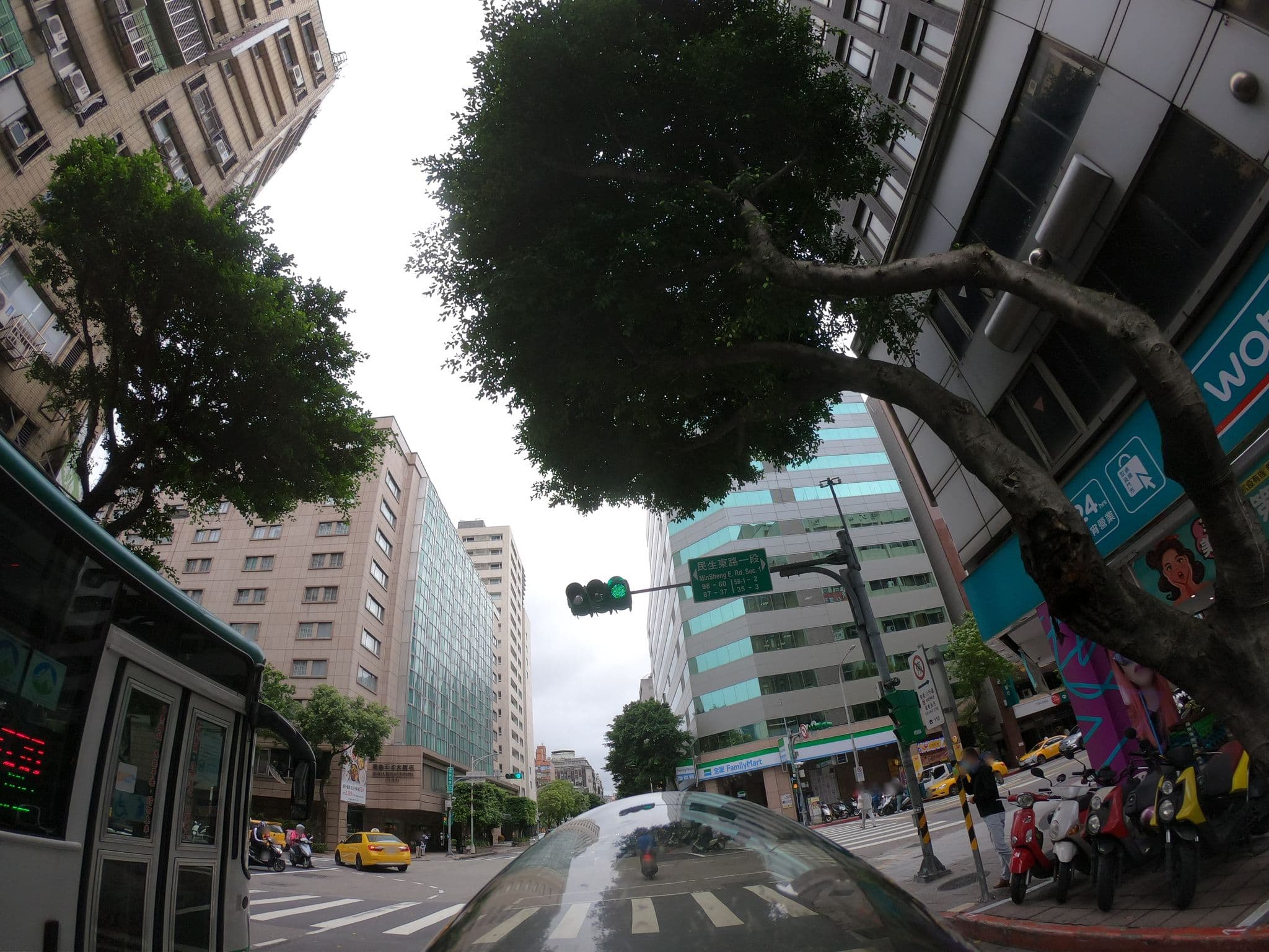 Street view near 凱微精品旅館, Taipei — © heretpe2019 (CC BY-SA · Mapillary)