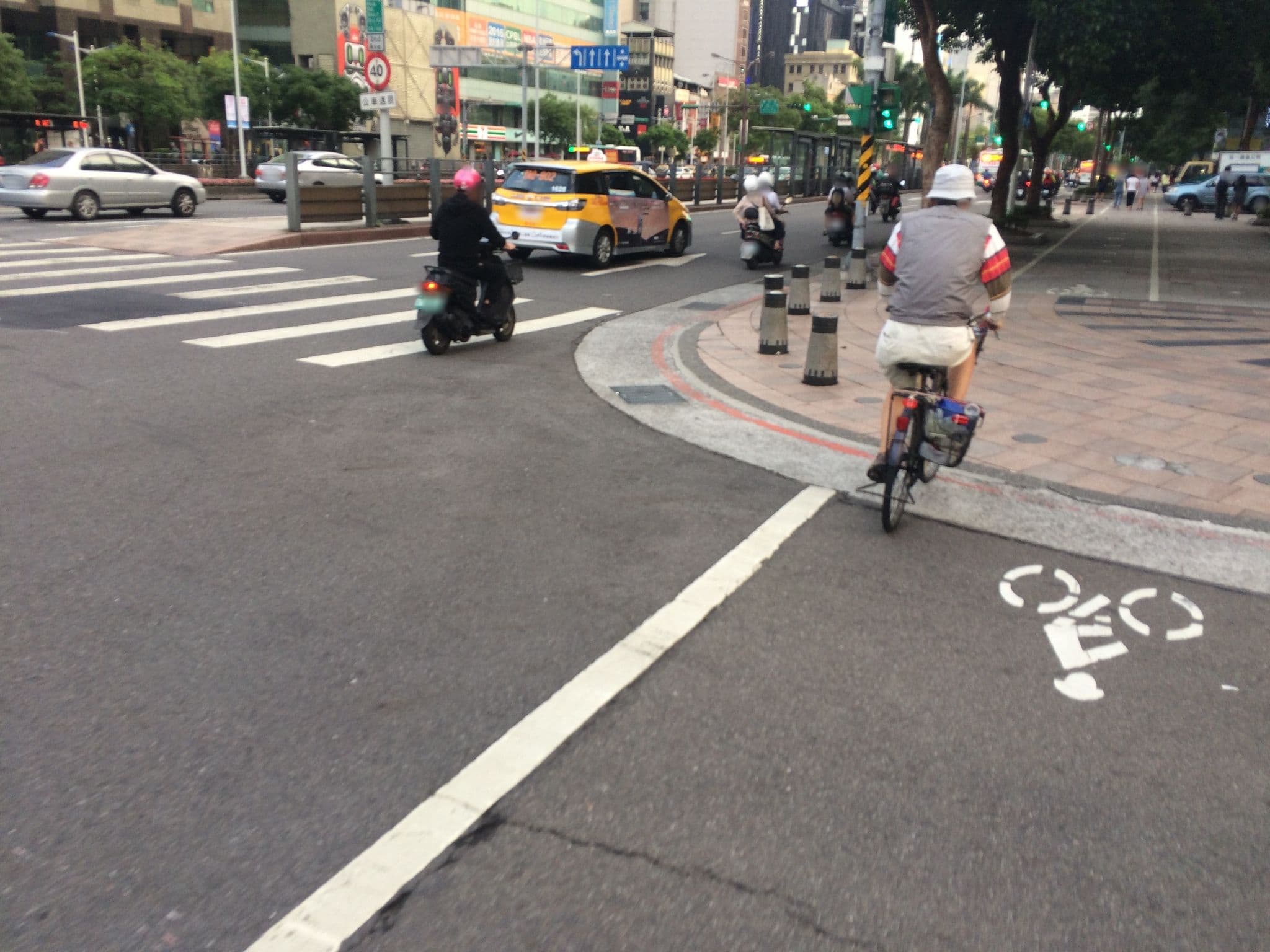Street view near 百悅飯店, Taipei — © shangkuanlc (CC BY-SA · Mapillary)