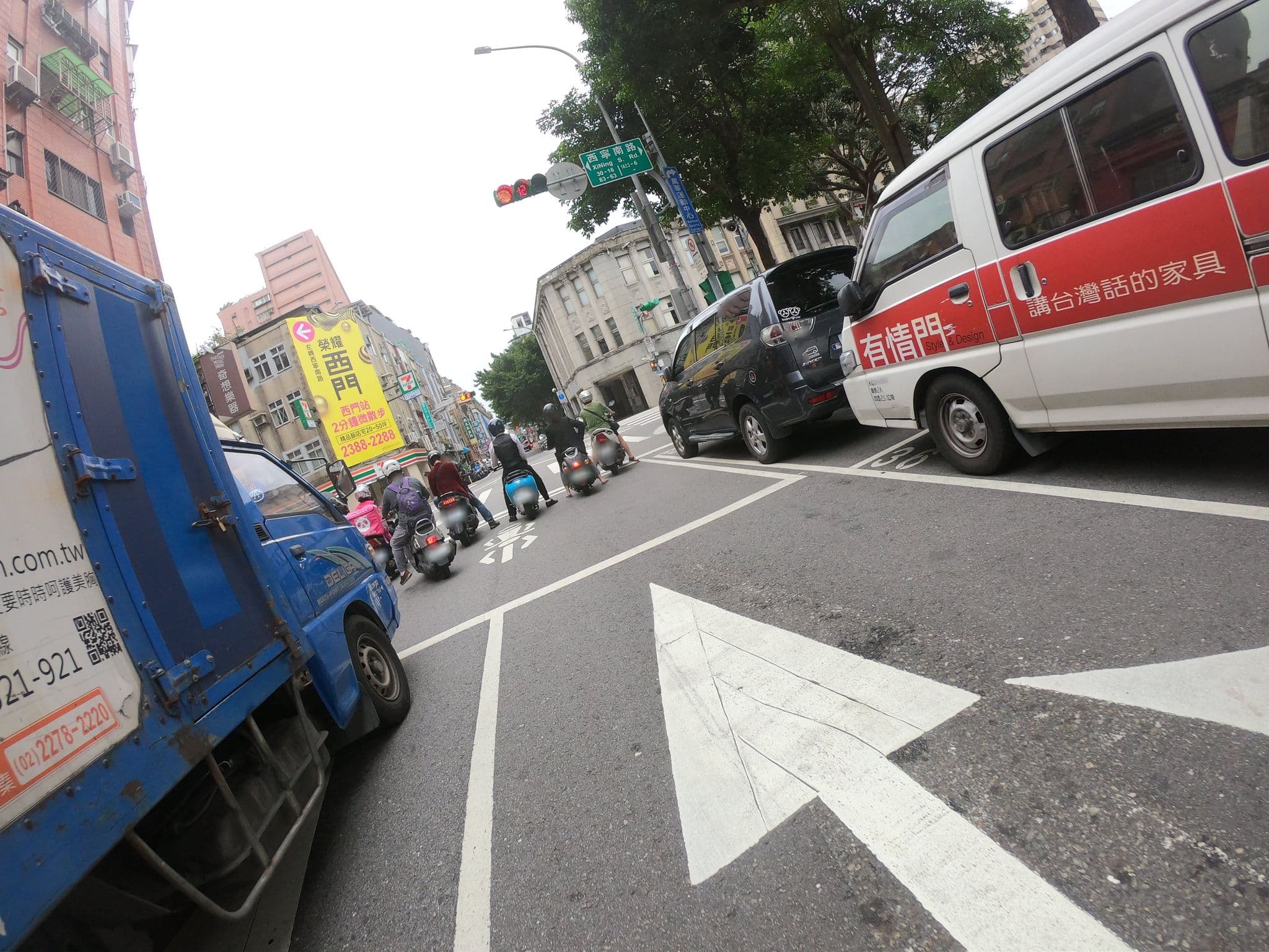 Street view near 玫瑰精品旅館 西門館 Rose Boutique Hotel, Ximen, Taipei — © heretpe2019 (CC BY-SA · Mapillary)