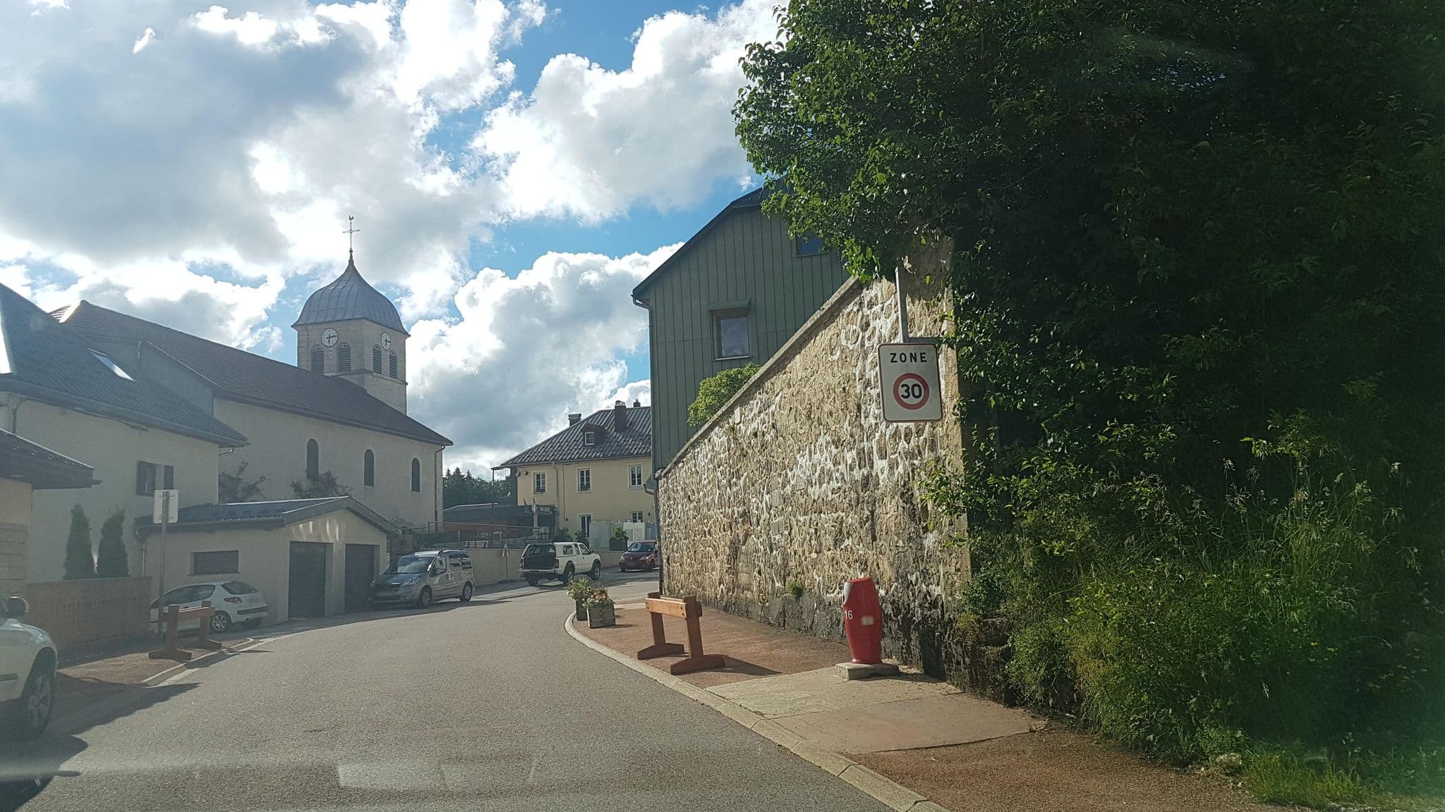 Street view near Hôtel-Restaurant Les Arobiers, Saint-Claude — © pyrog (CC BY-SA · Mapillary)