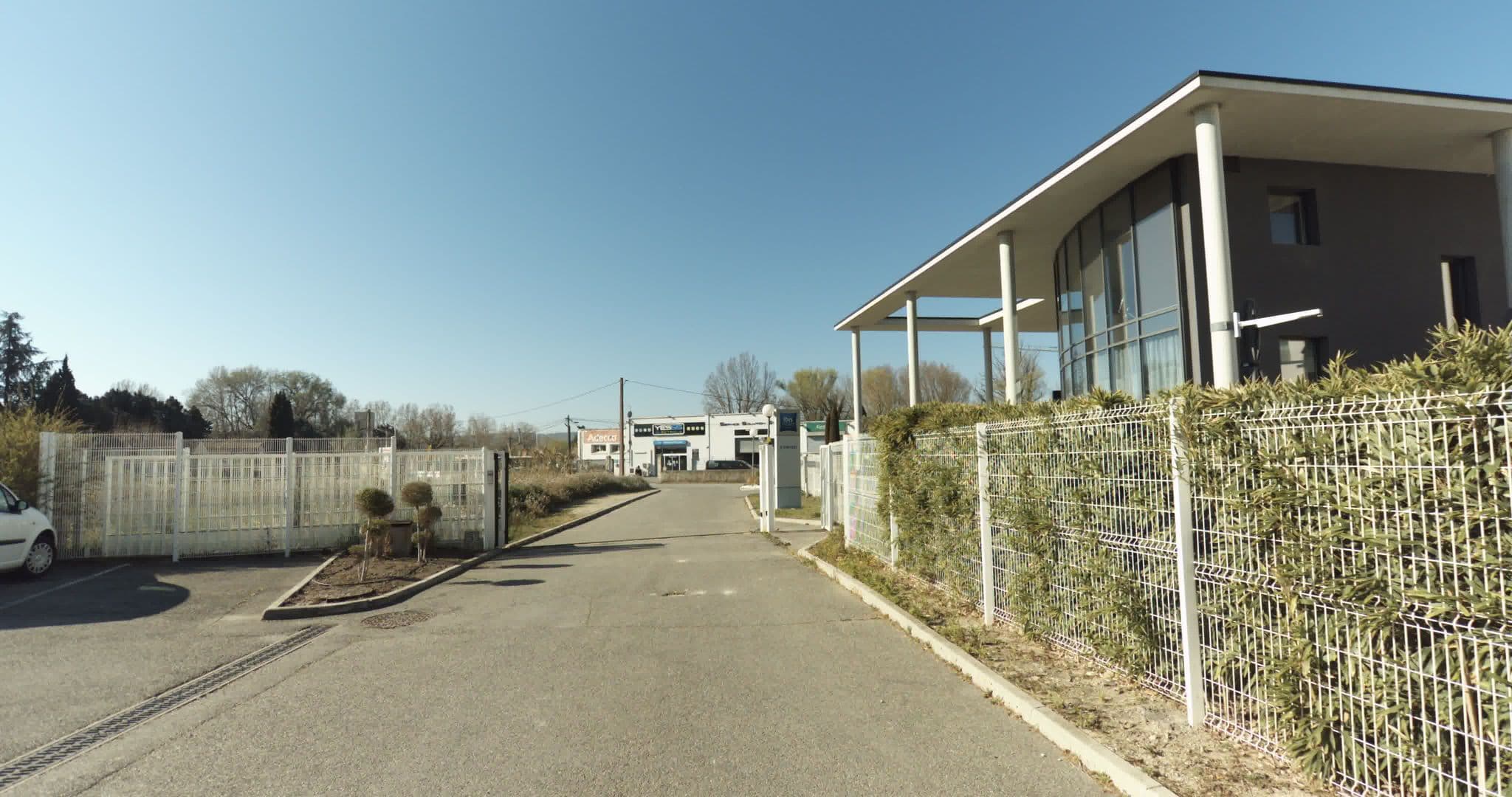 Street view near Ibis Styles, Pertuis — © sogefi (CC BY-SA · Mapillary)