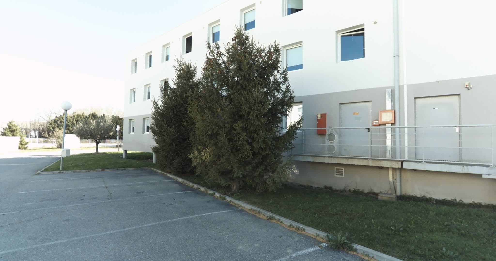 Street view near Ibis Budget, Pertuis — © sogefi (CC BY-SA · Mapillary)
