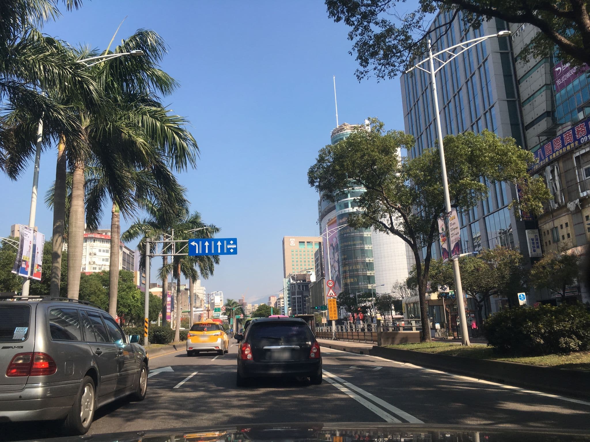 Street view near 低落的前個夜晚, Taipei — © raymond2828520 (CC BY-SA · Mapillary)