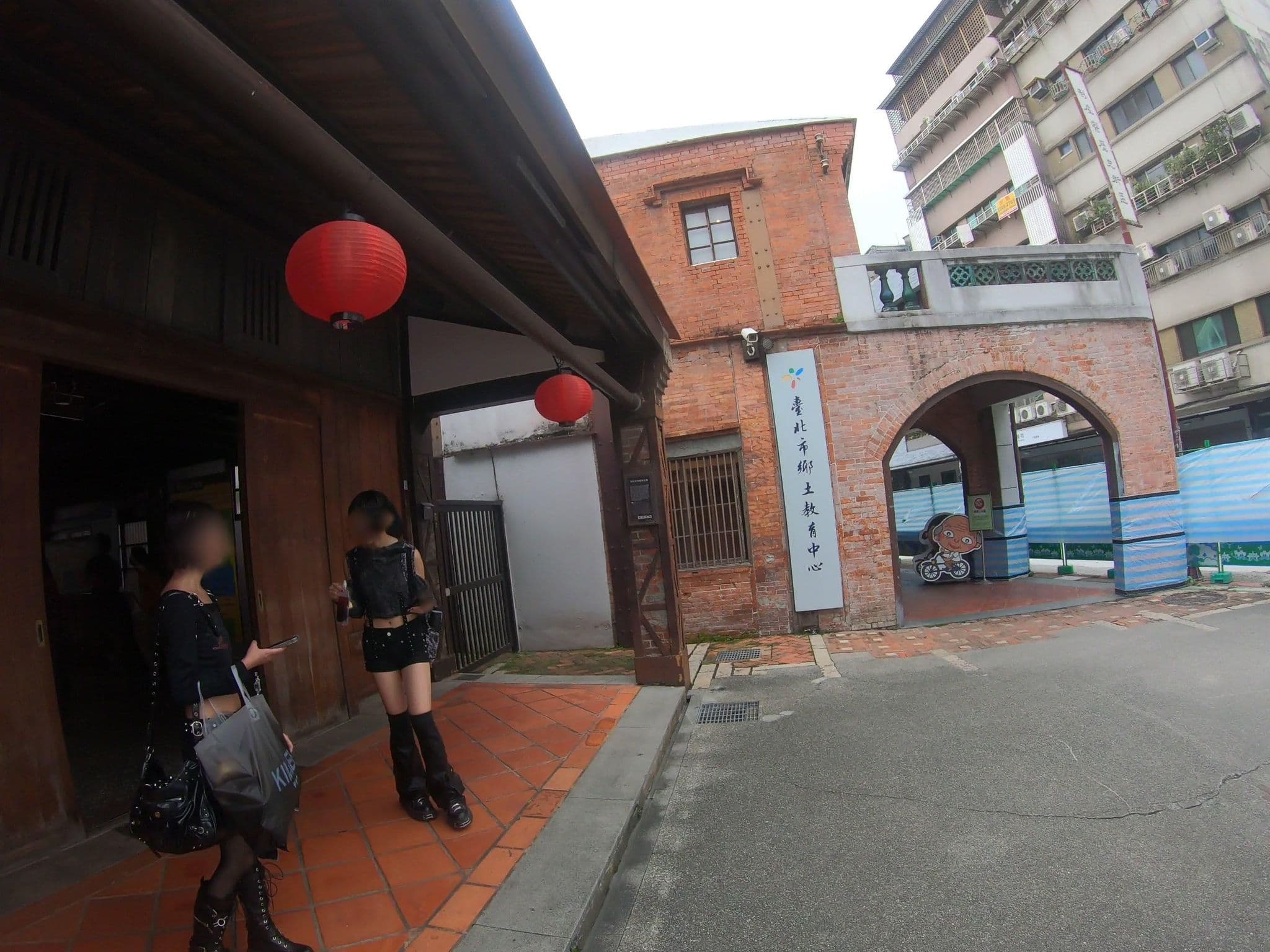 Street view near 華賓旅社, Taipei — © algirdasc (CC BY-SA · Mapillary)