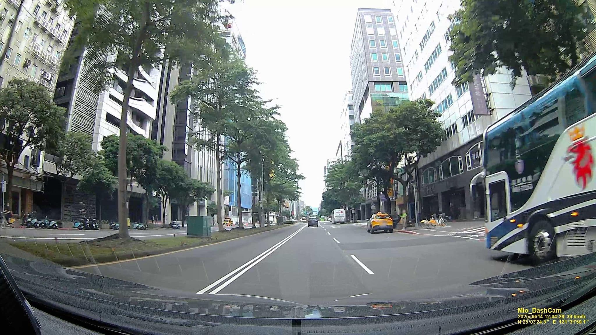 Street view near 慶泰大飯店 Gala Hotel Taipei, Taipei — © hcyen (CC BY-SA · Mapillary)