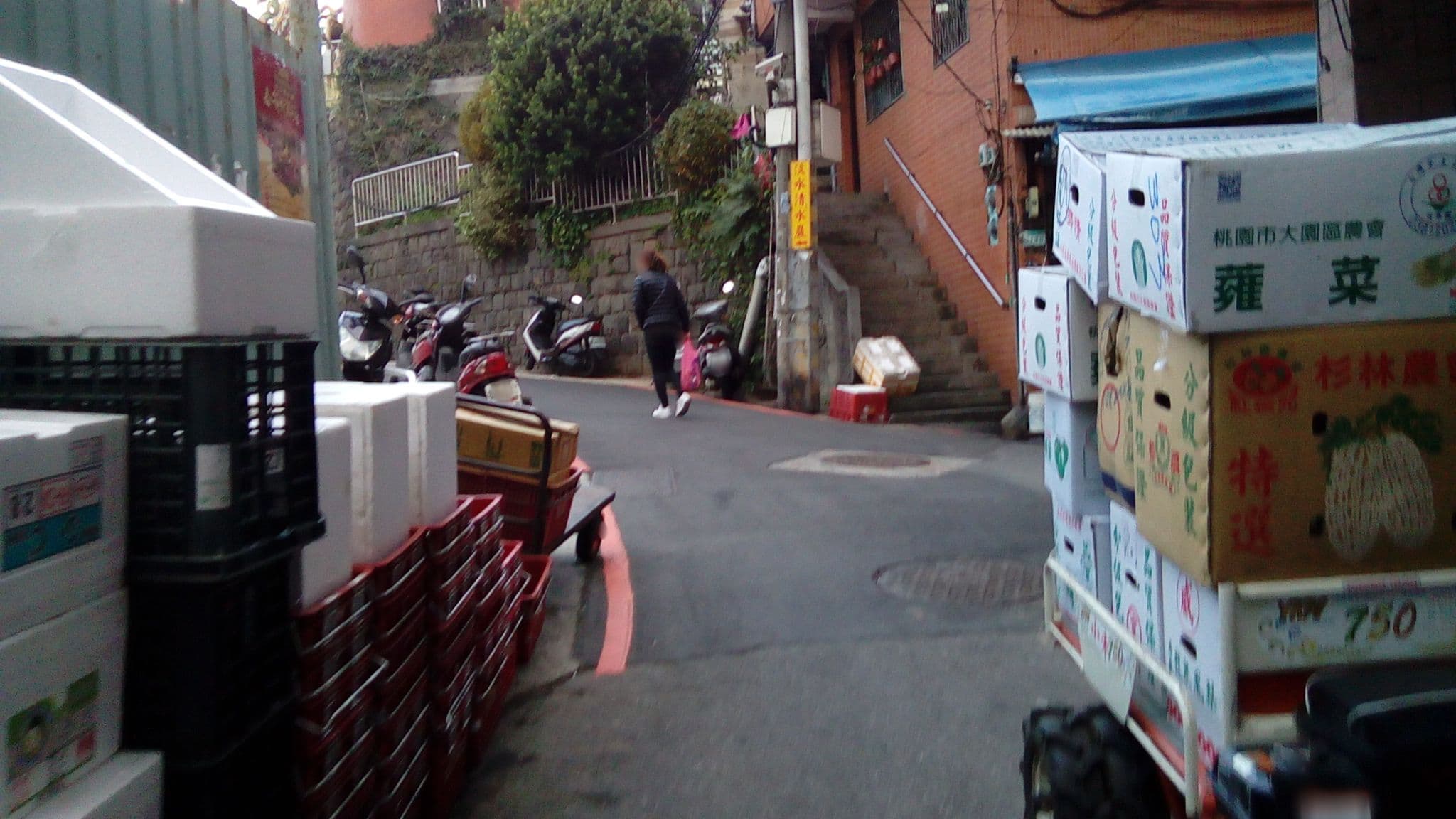 Street view near 春發旅社, Danshui — © adsa562 (CC BY-SA · Mapillary)
