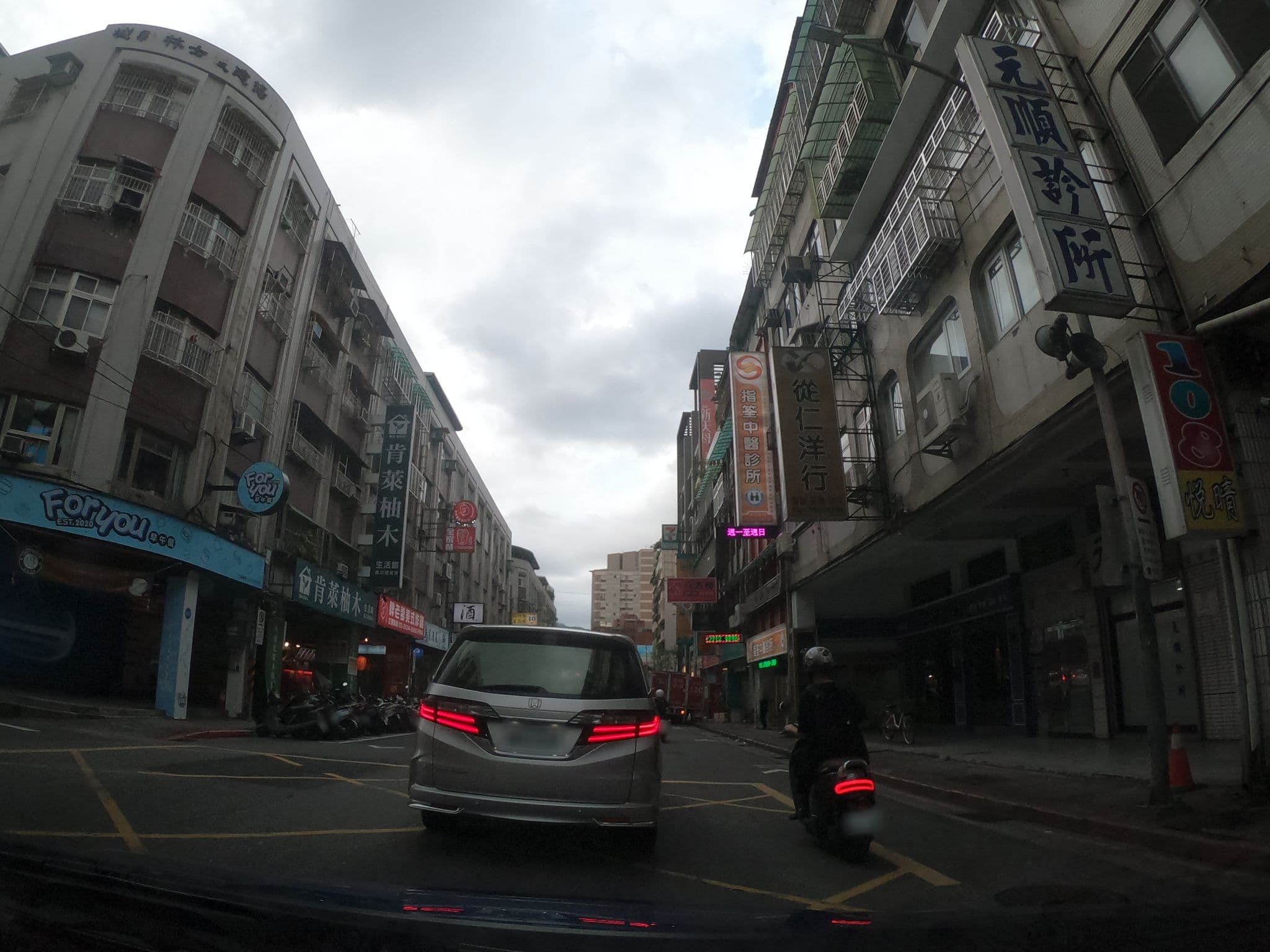 Street view near Lauren Place, Taipei — © heretpe2019 (CC BY-SA · Mapillary)