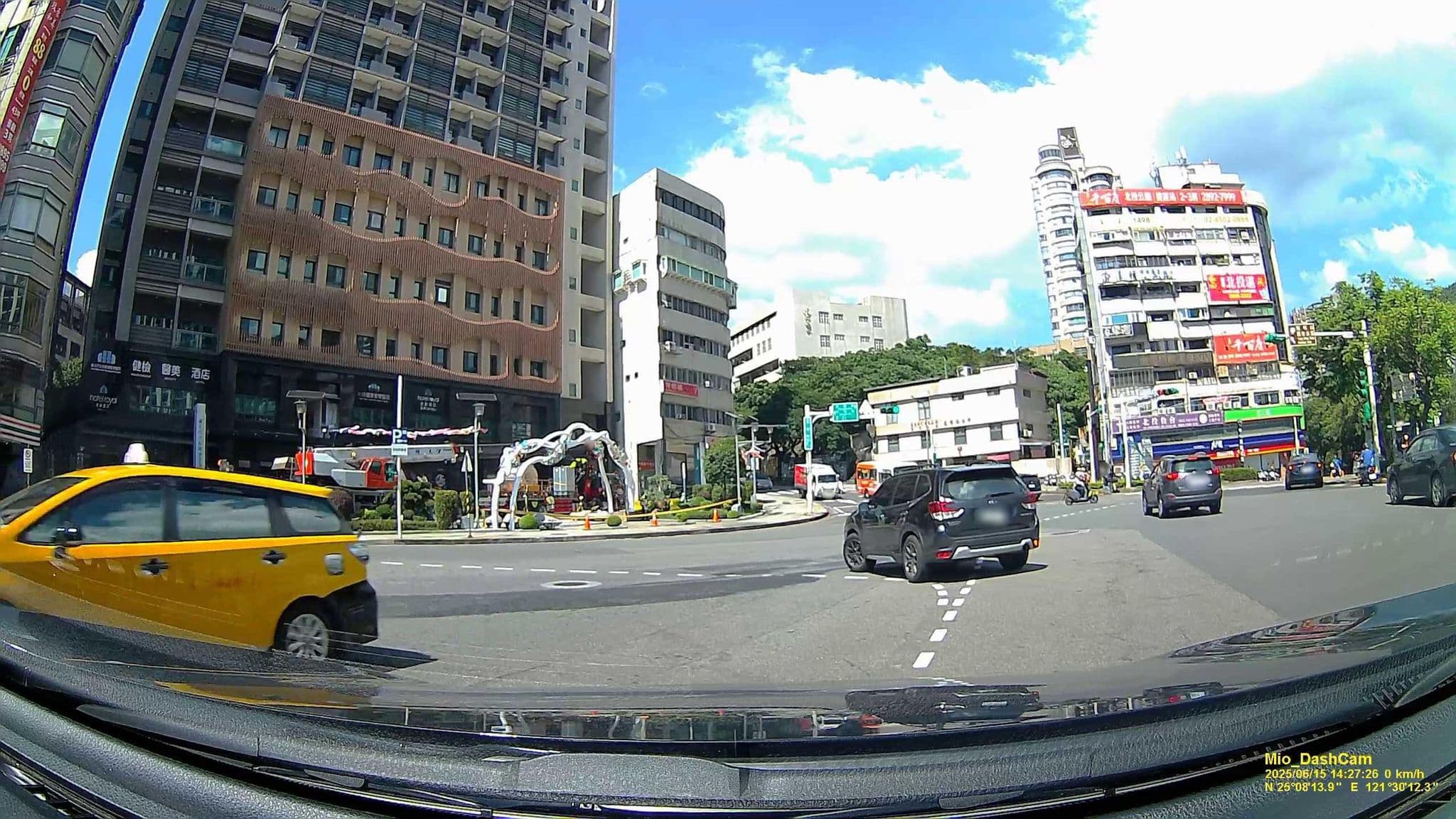 Street view near 北投老爺酒店 Hotel Royal Beitou, Danshui — © hcyen (CC BY-SA · Mapillary)