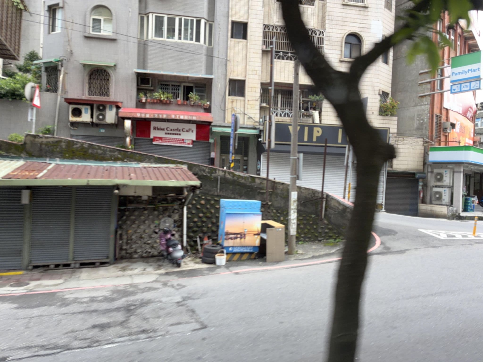 Street view near 風聞有你, Danshui — © ChenJJ (CC BY-SA · Mapillary)