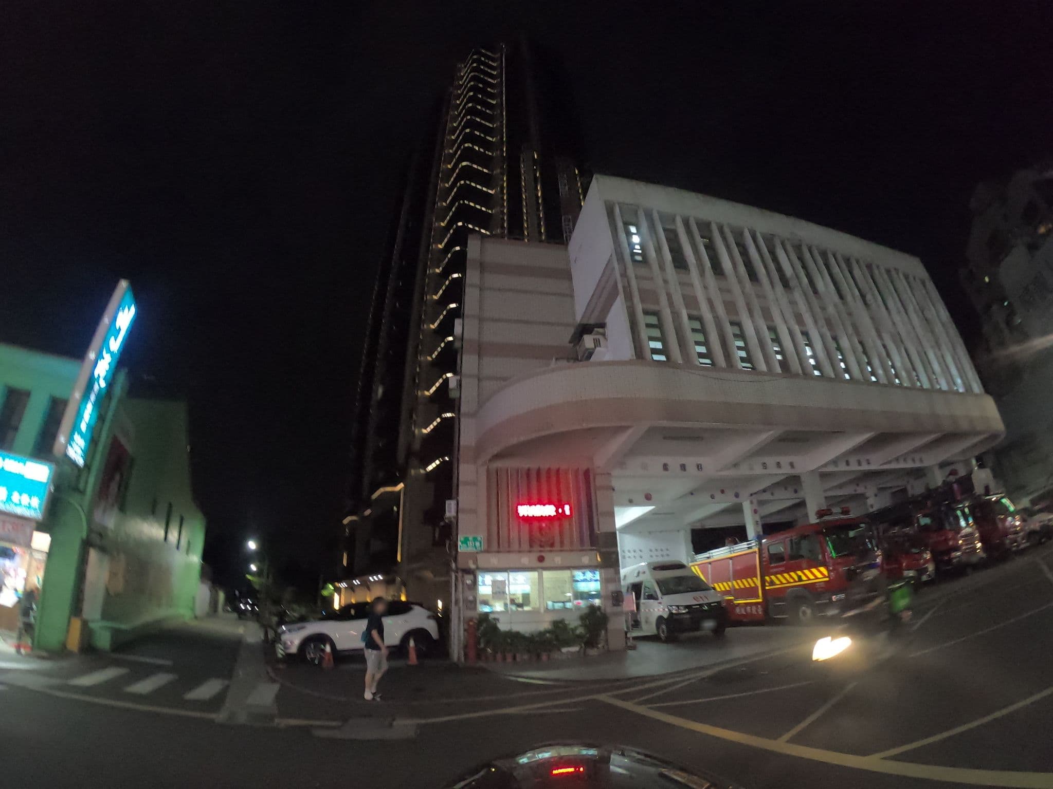 Street view near 漾館時尚溫泉 Aqua Bella Hotel, Danshui — © heretpe2019 (CC BY-SA · Mapillary)