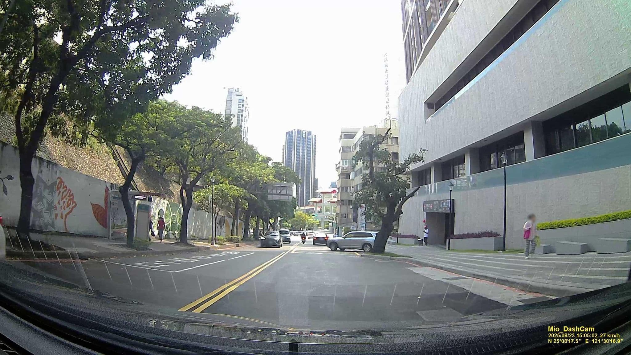 Street view near 大屯溫泉旅館, Danshui — © hcyen (CC BY-SA · Mapillary)