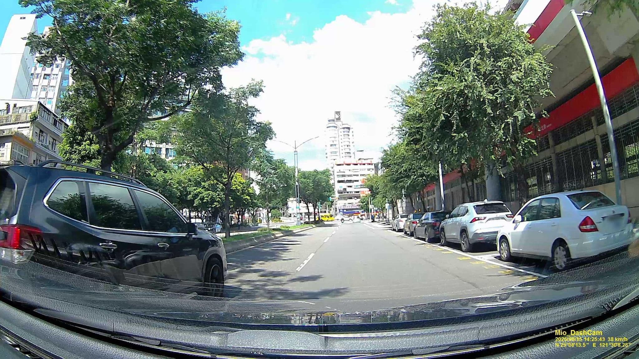 Street view near 沐‧泉療中心, Danshui — © hcyen (CC BY-SA · Mapillary)