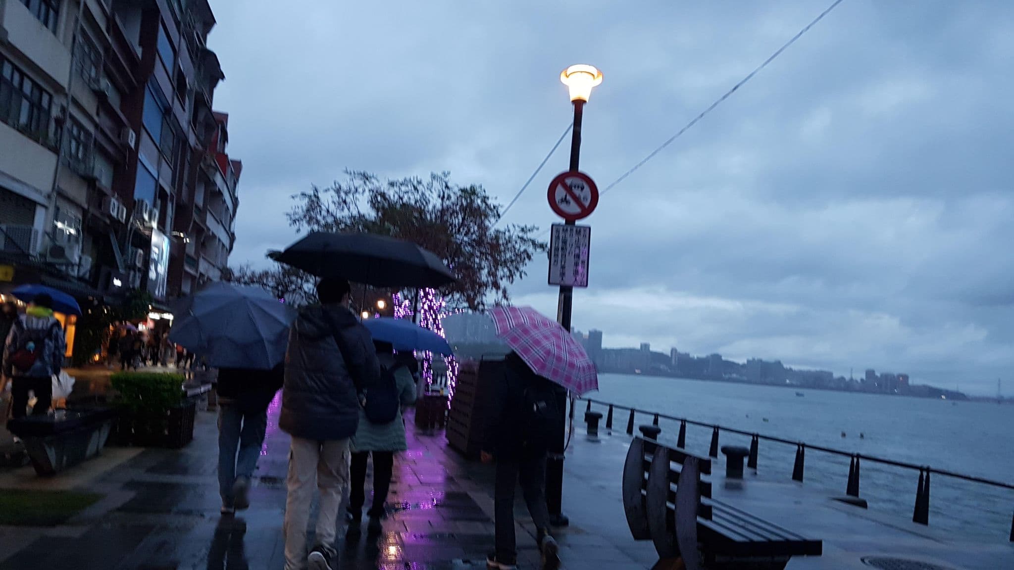 Street view near 夕陽之戀, Danshui — © supaplex (CC BY-SA · Mapillary)