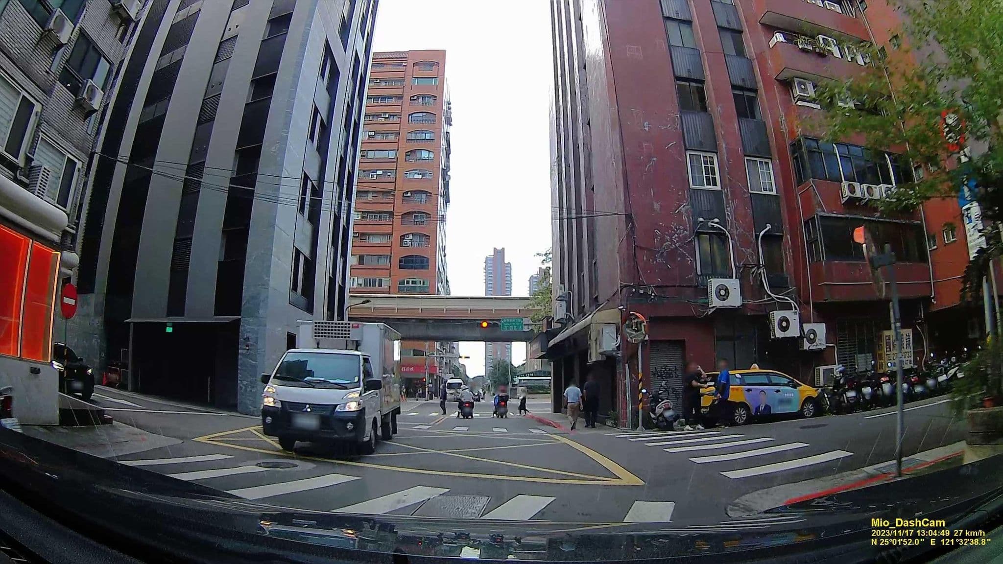 Street view near 臺北馥敦飯店 Fullerton Hotel South, Taipei — © hcyen (CC BY-SA · Mapillary)