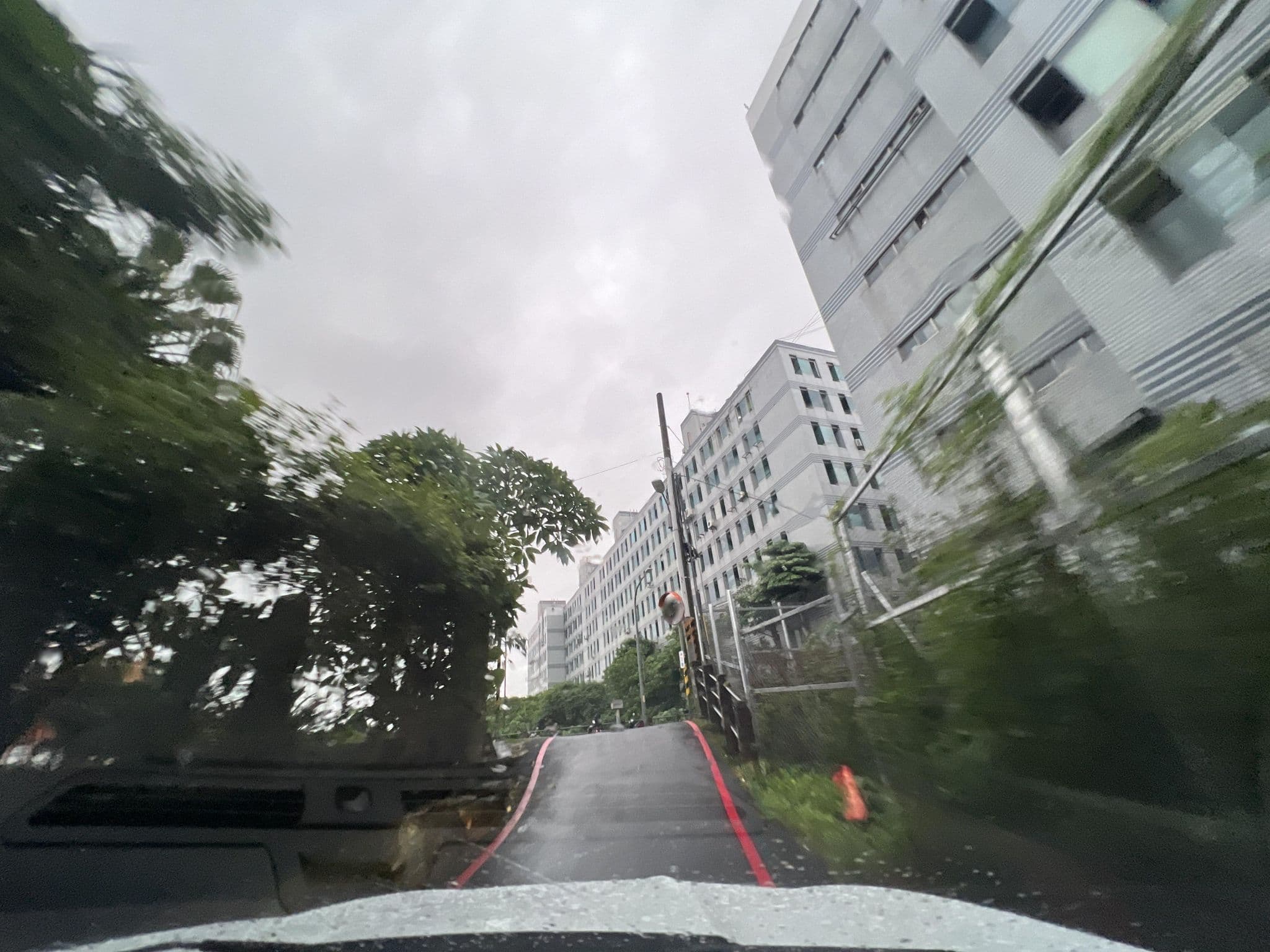 Street view near 挪威森林精品SPA汽車旅館, Taipei — © irvinfly (CC BY-SA · Mapillary)